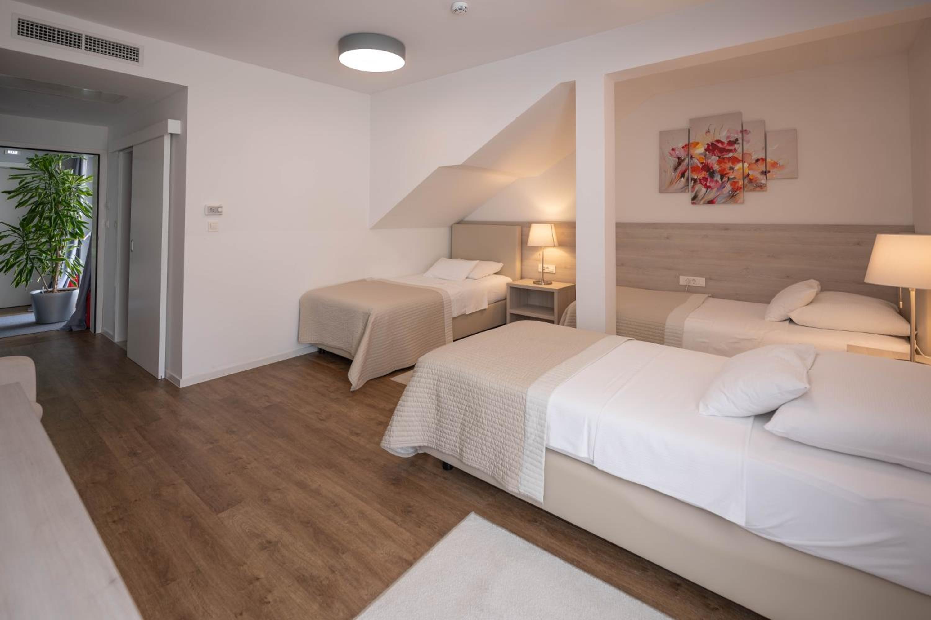 Triple Room - Photo 1
