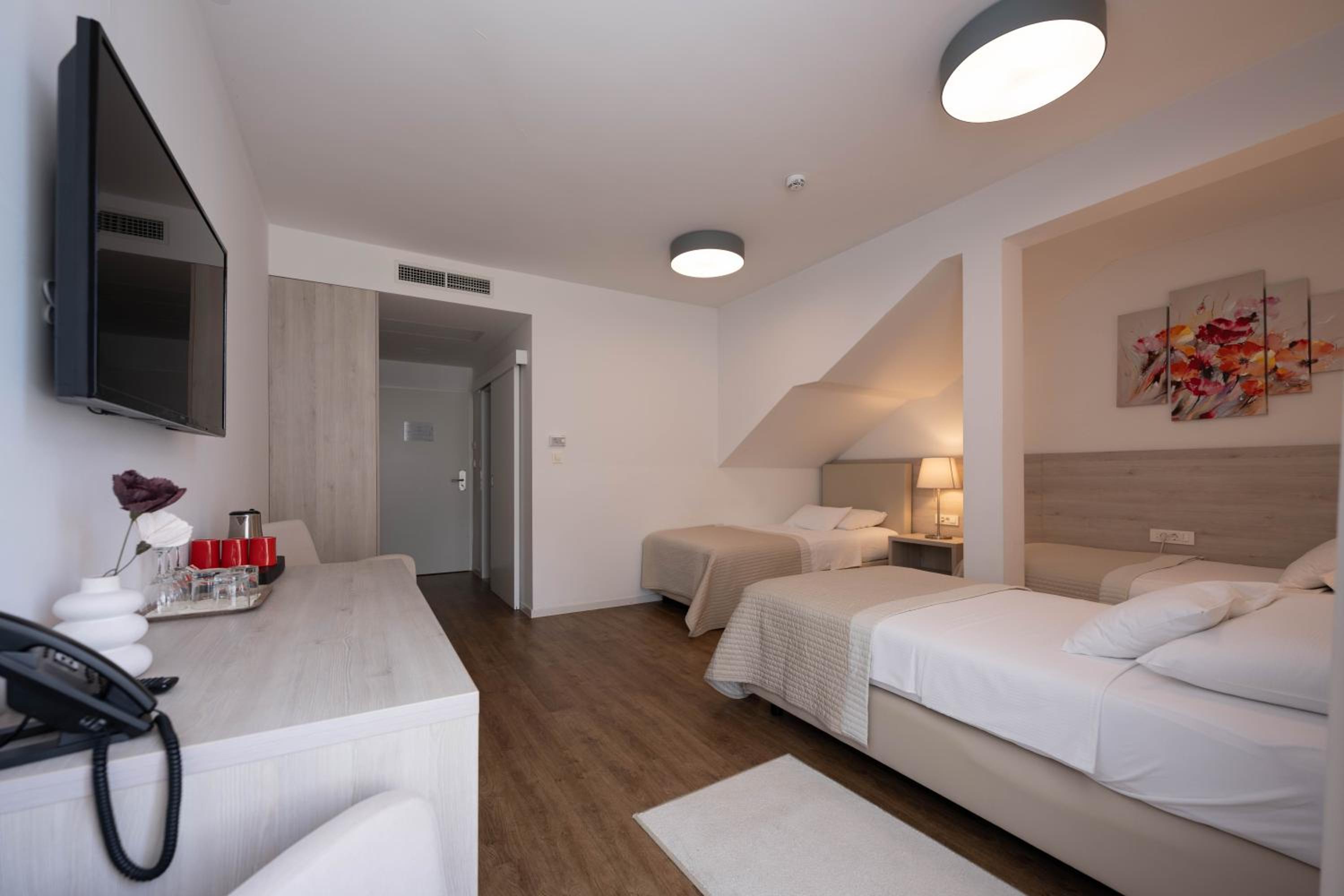 Triple Room - Photo 2