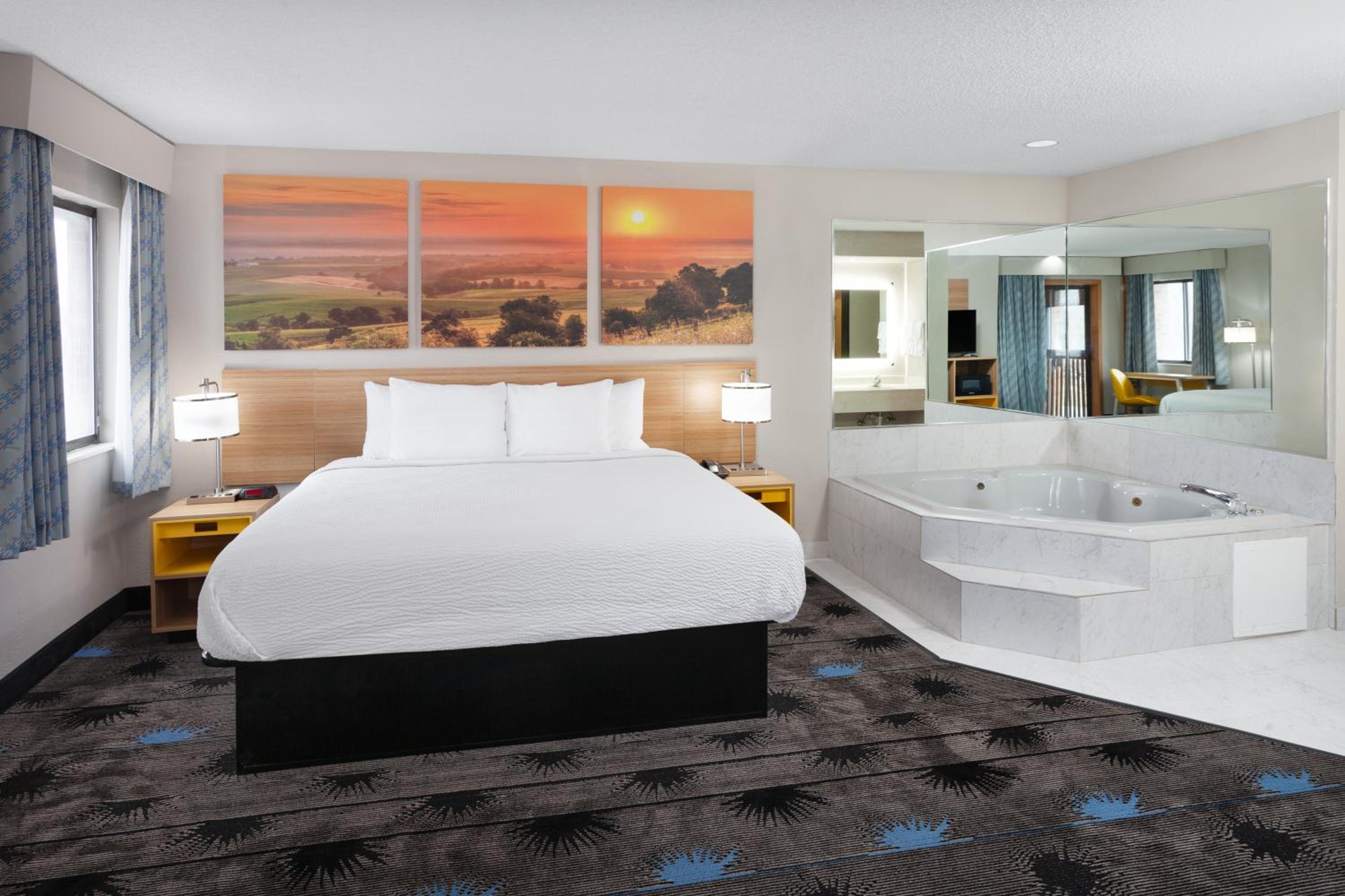 1 King Bed, Studio Suite, Non-Smoking - Photo 1