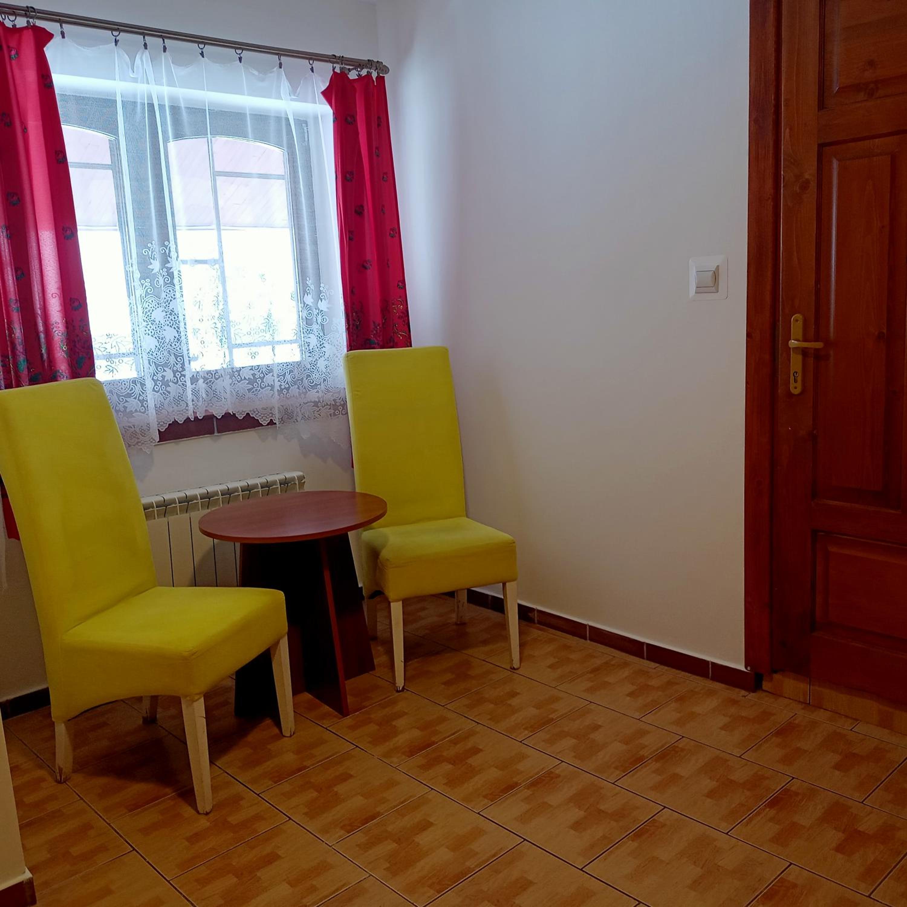 Large Double Room - Photo 6