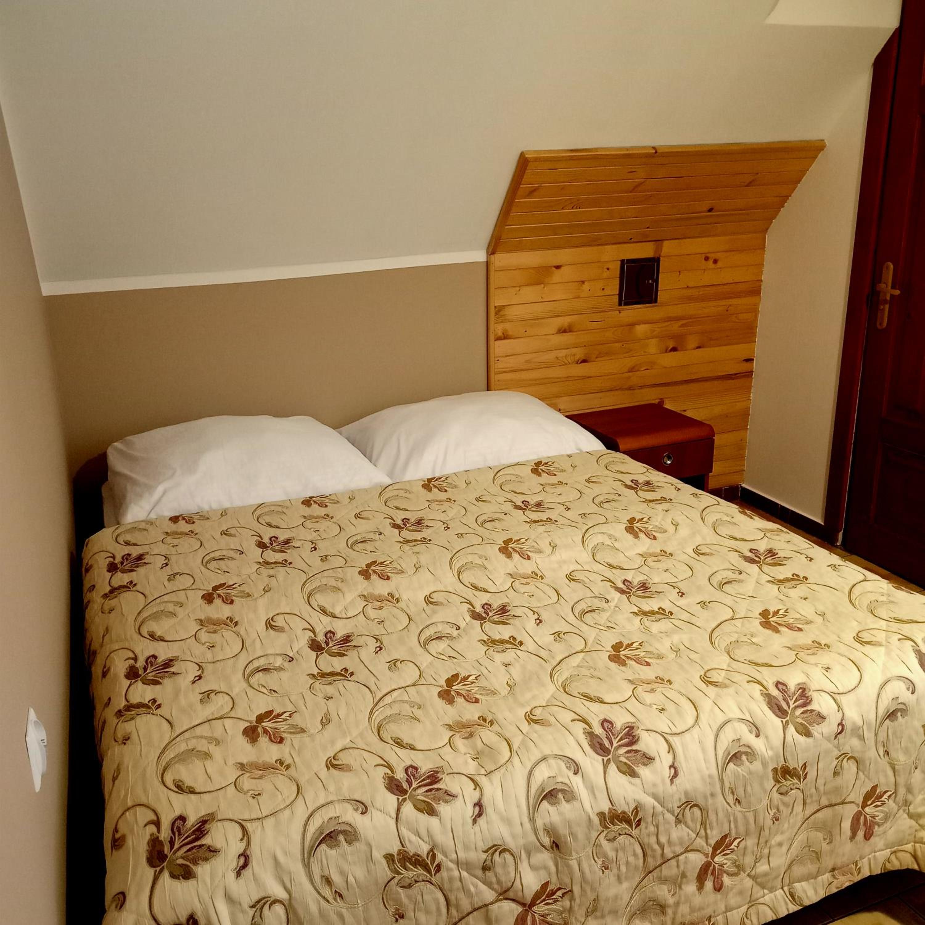 Large Double Room - Photo 2