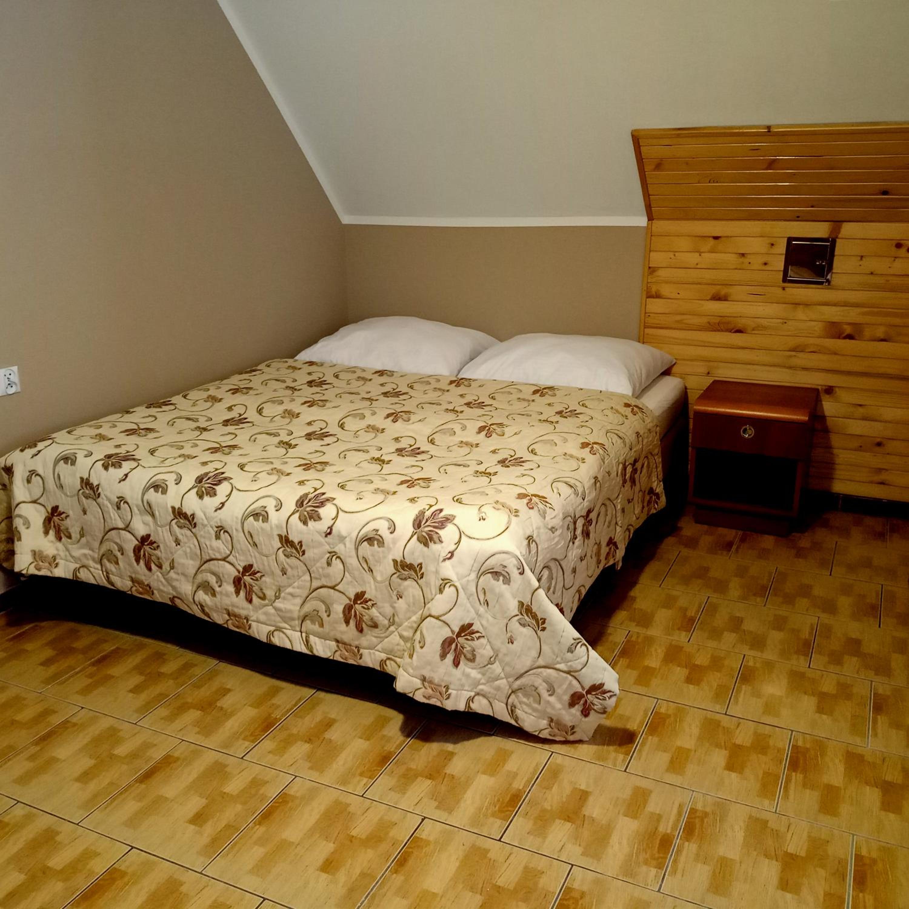 Large Double Room - Photo 3