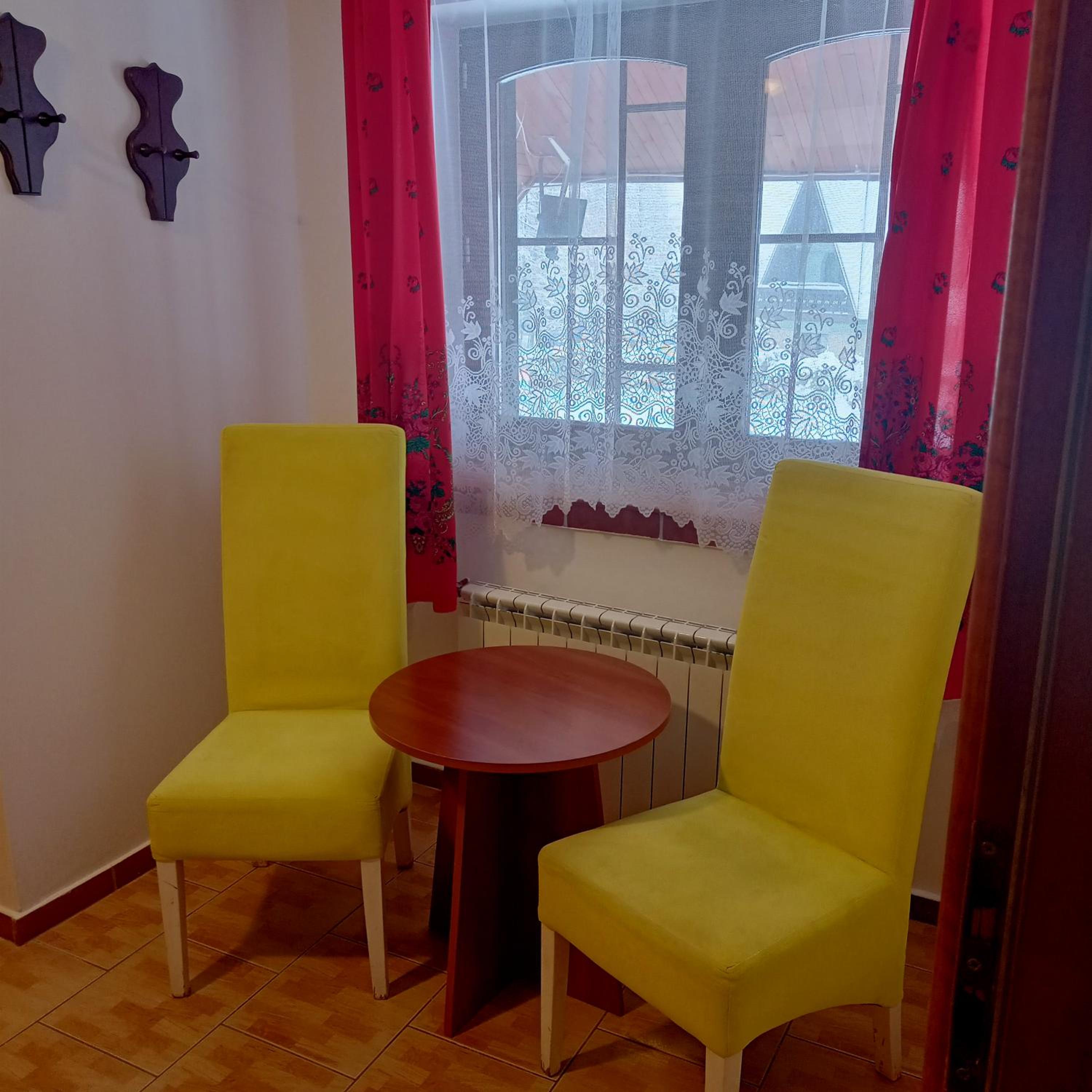 Large Double Room - Photo 5