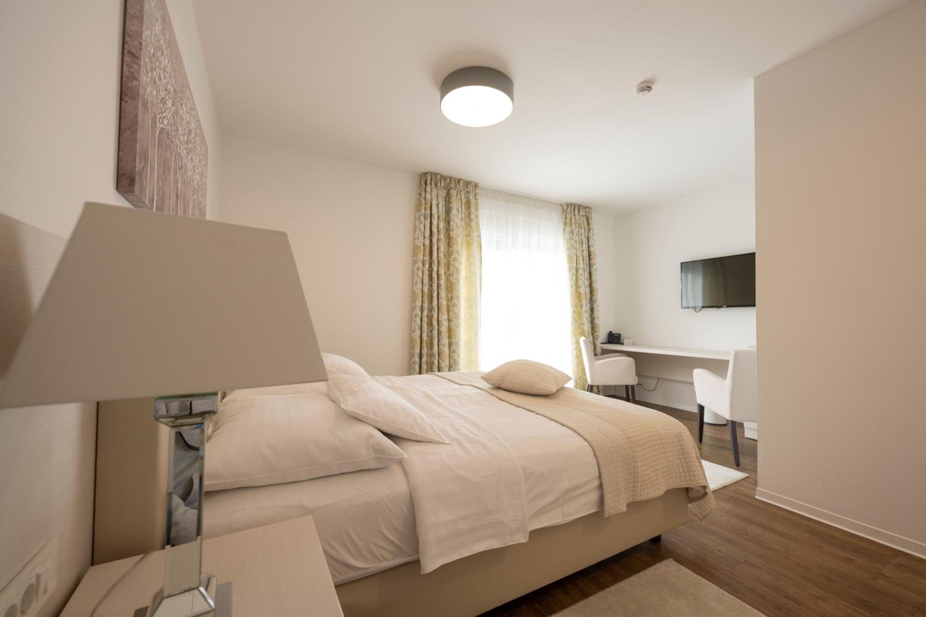 Double Room with Balcony - Photo 1