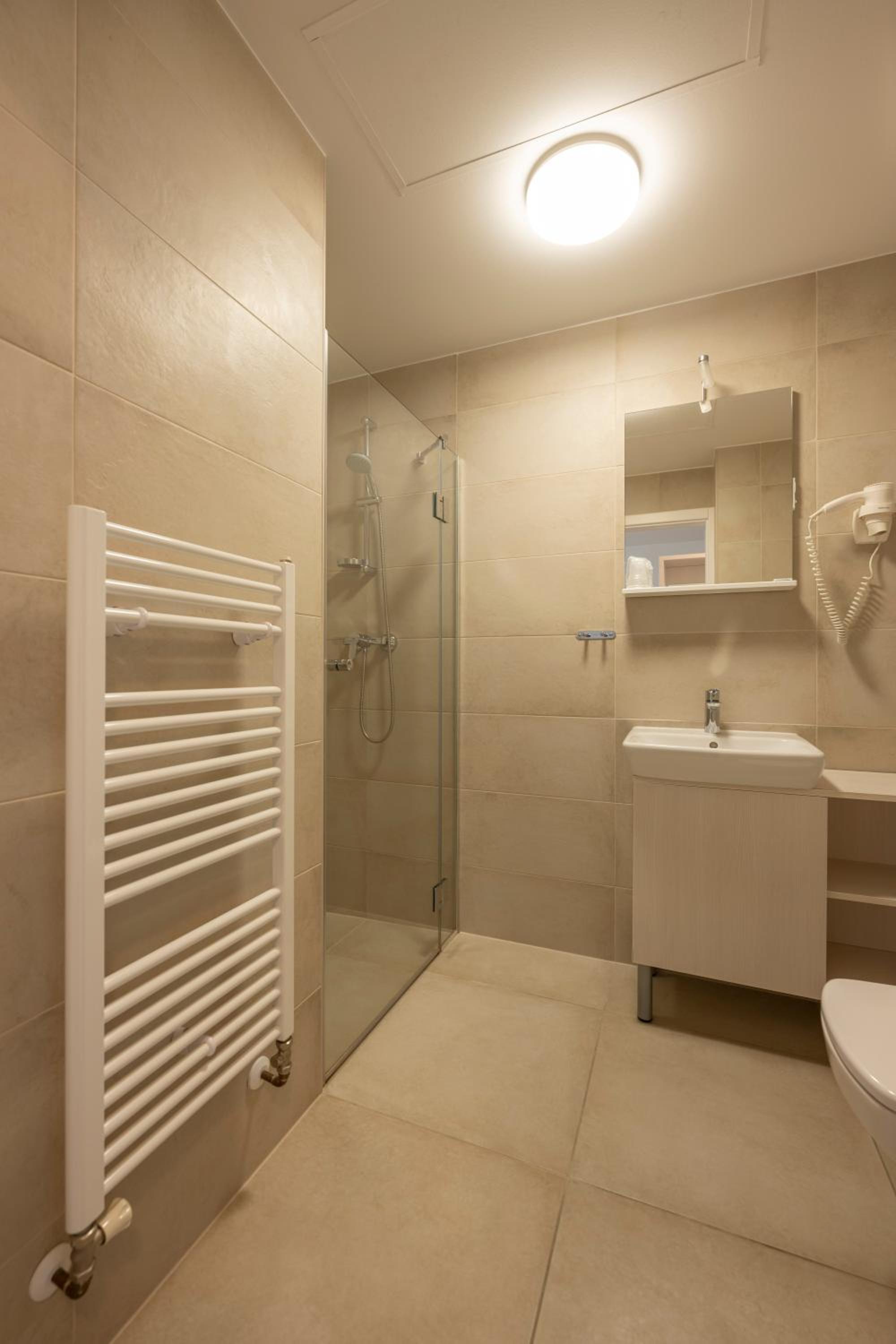 Double Room with Balcony - Photo 4