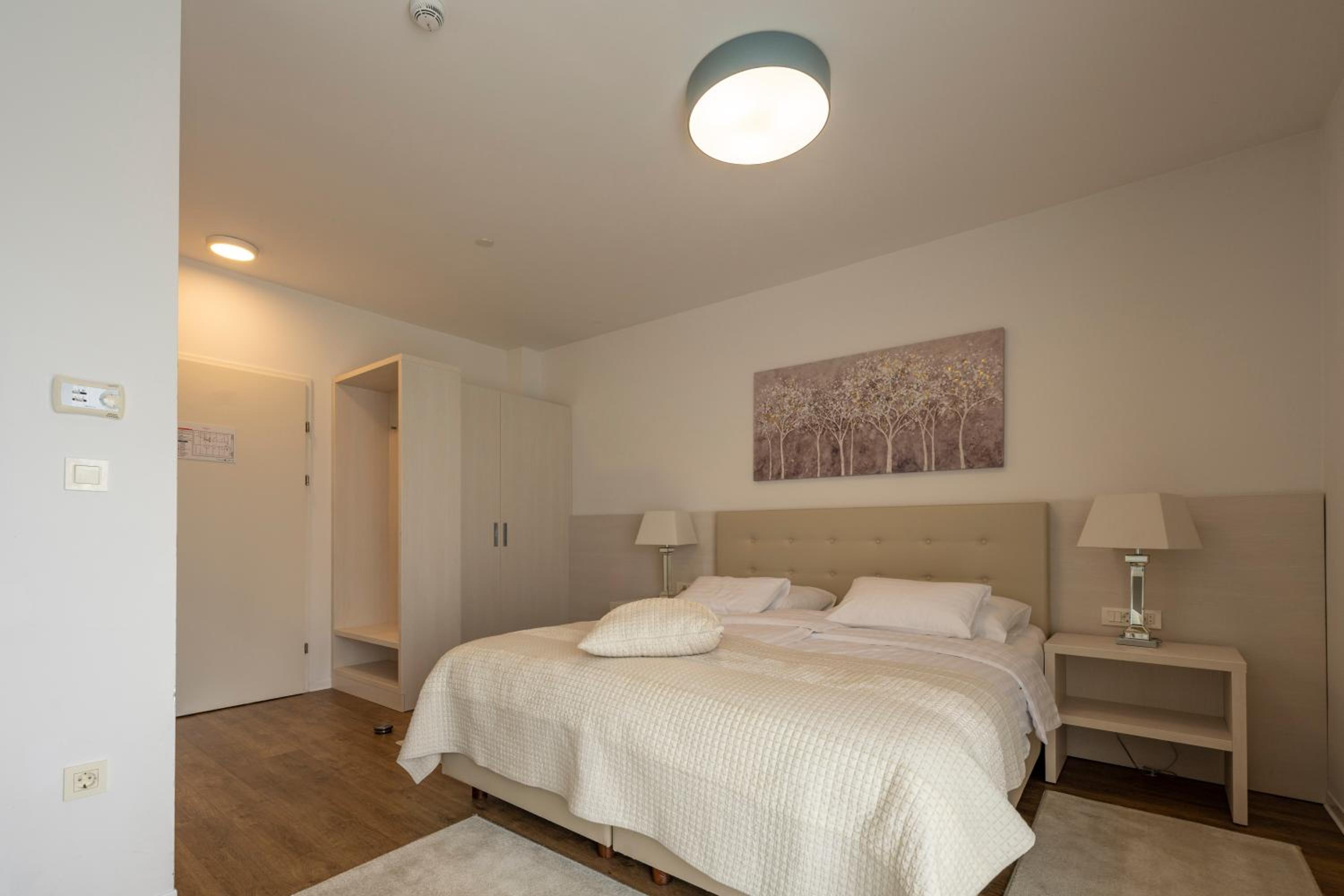 Double Room with Balcony - Photo 13