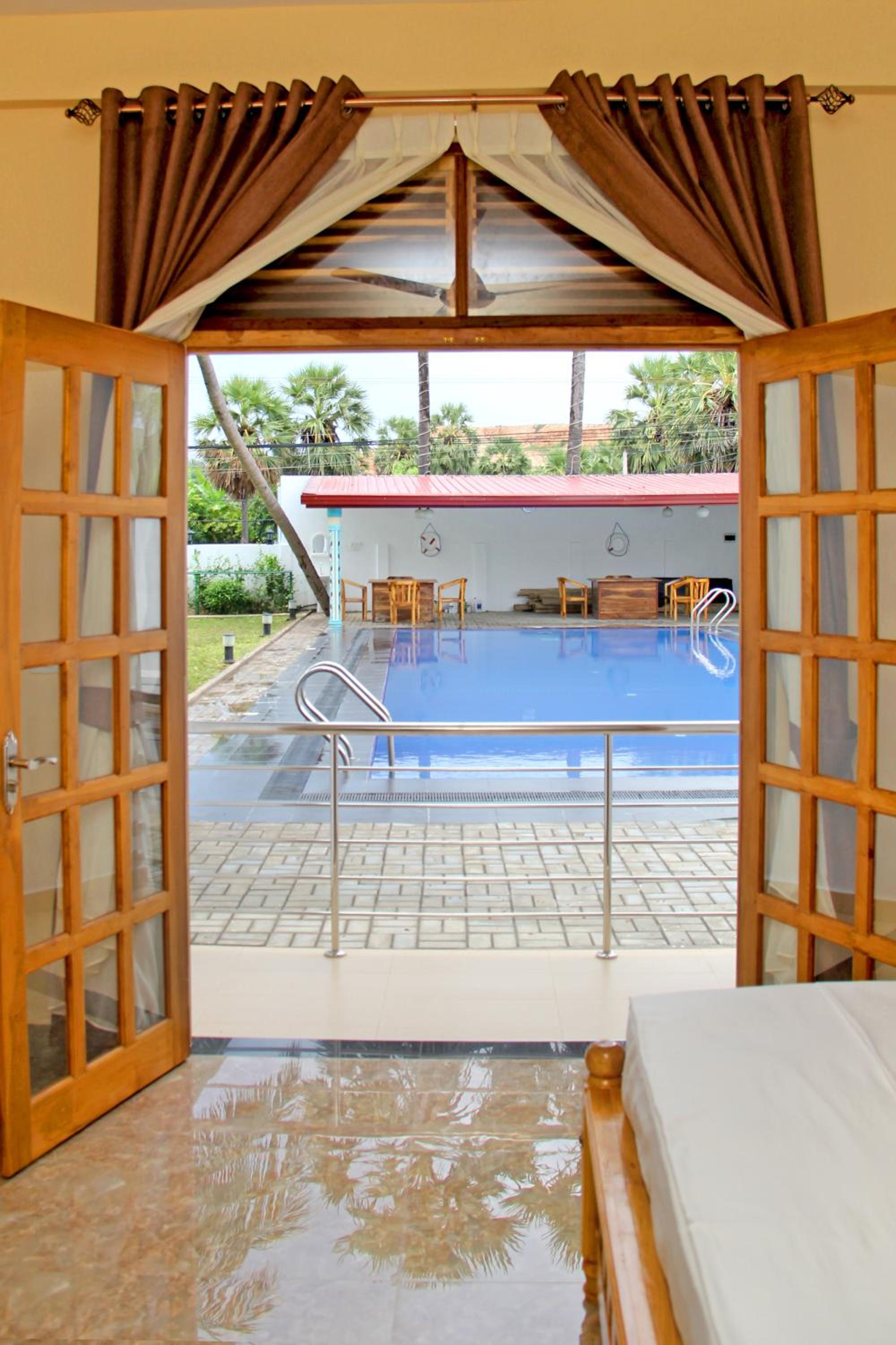  Deluxe Double Room with Pool View - Ground Floor