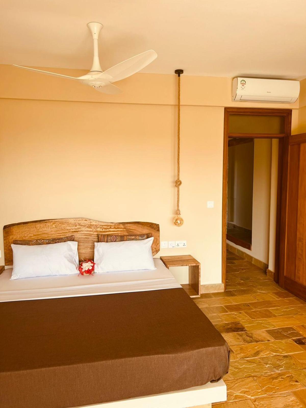 Deluxe Double Room with Balcony photo 1
