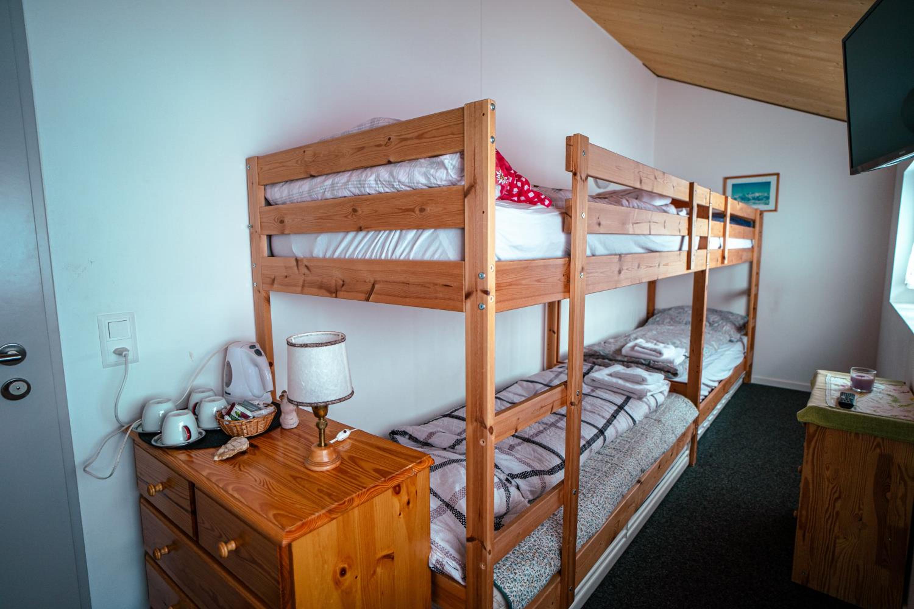 Quadruple Room with Shared Bathroom photo 3