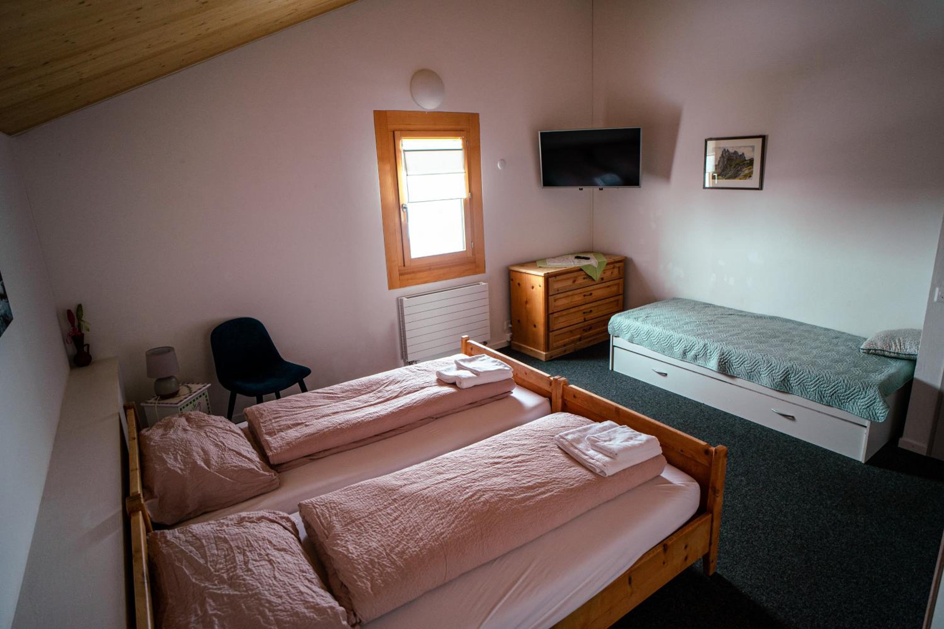 Comfort Triple Room with Shower - Photo 8