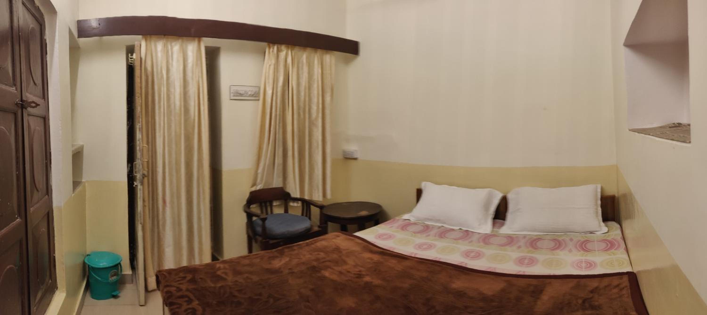 Budget Double Room photo 3