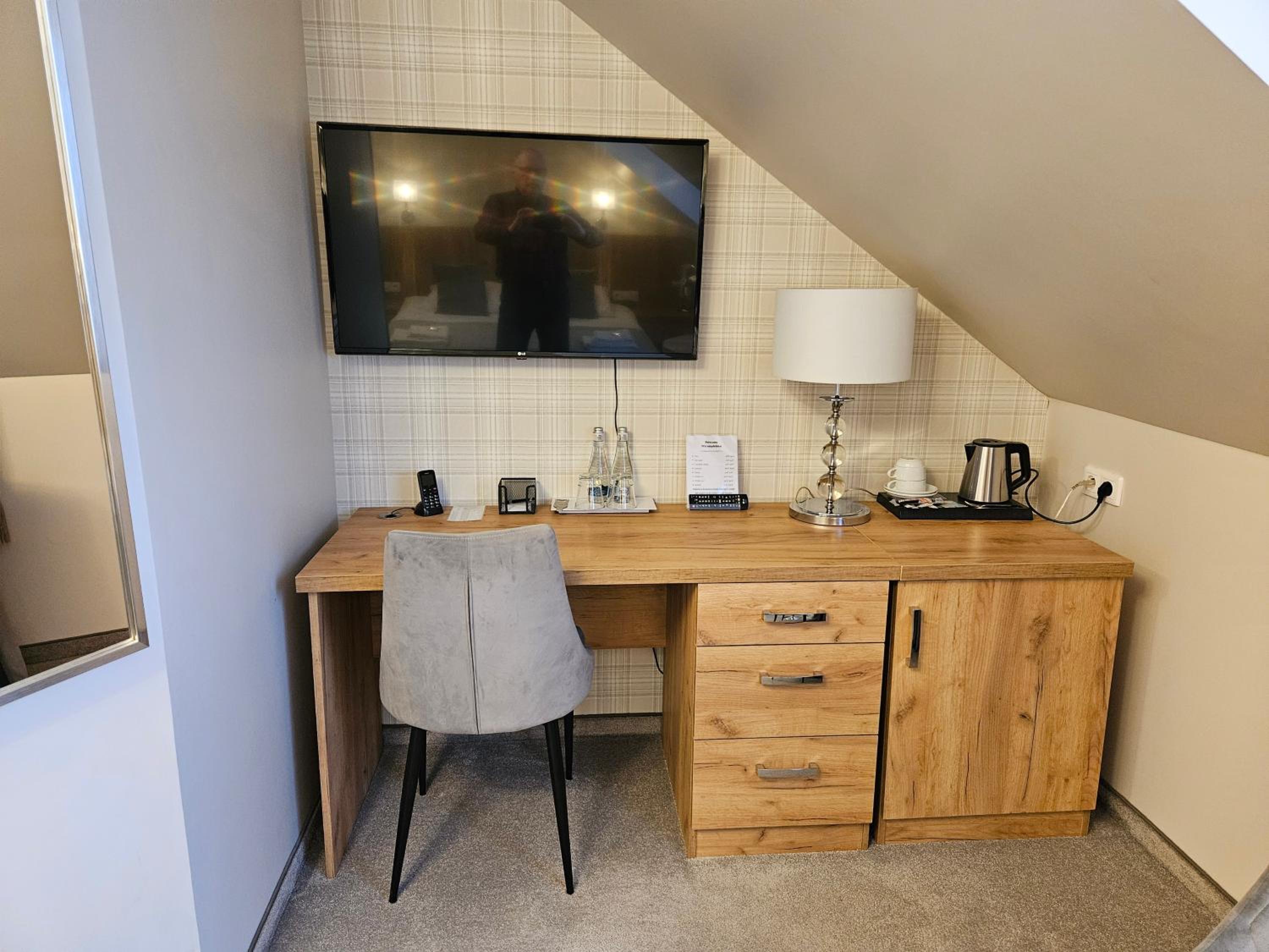 Deluxe Double Room - Photo 11