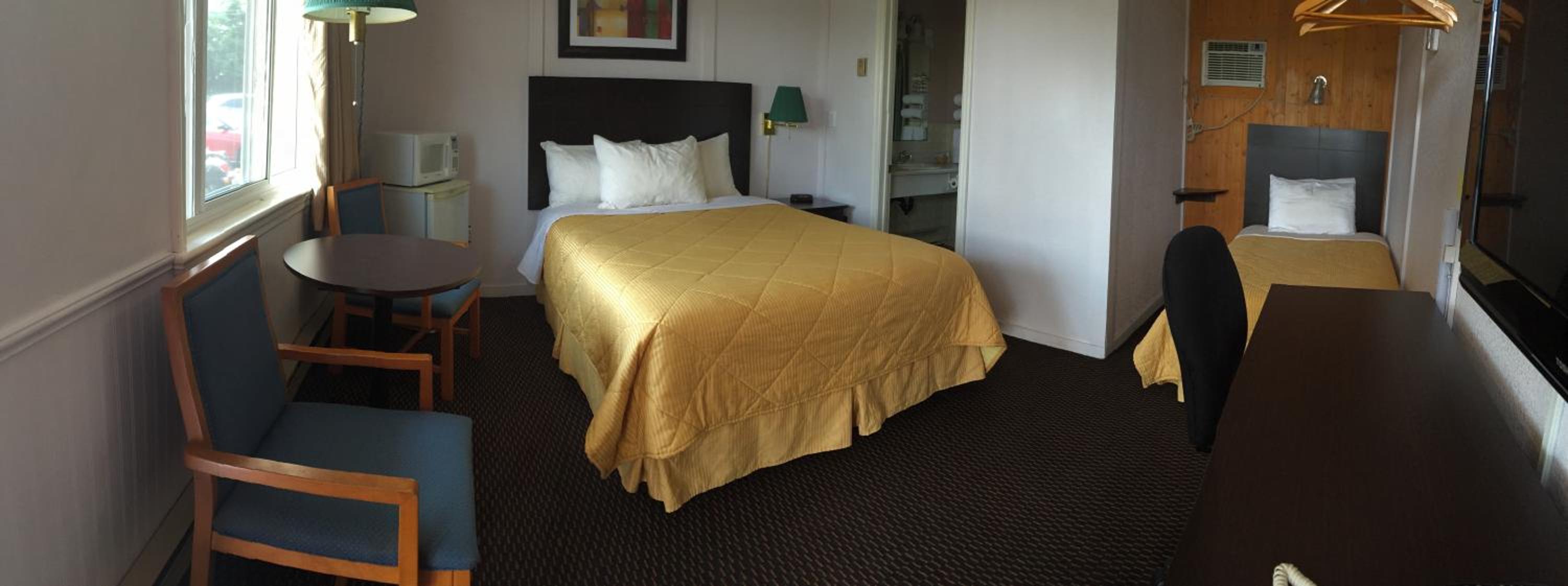 Queen and Twin Room  photo 2