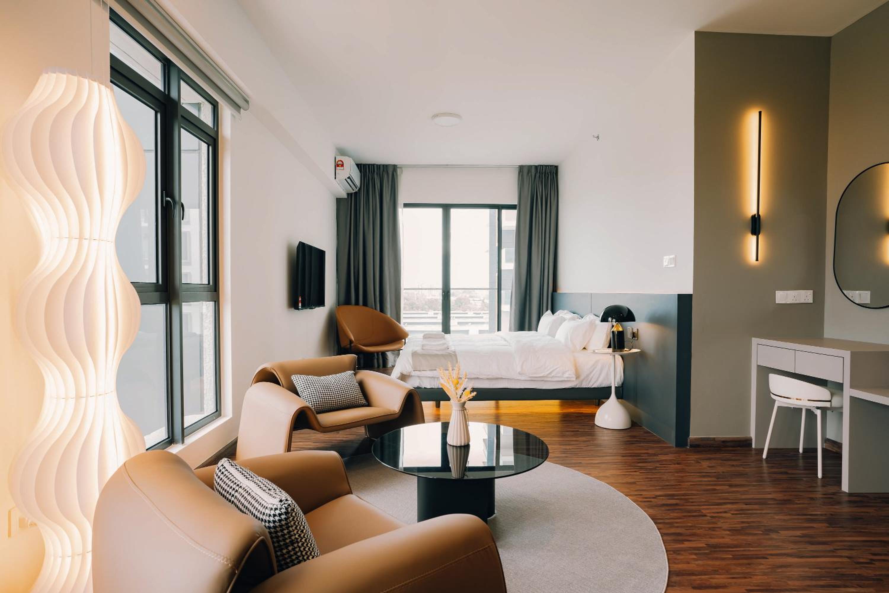 Deluxe King Room photo 2