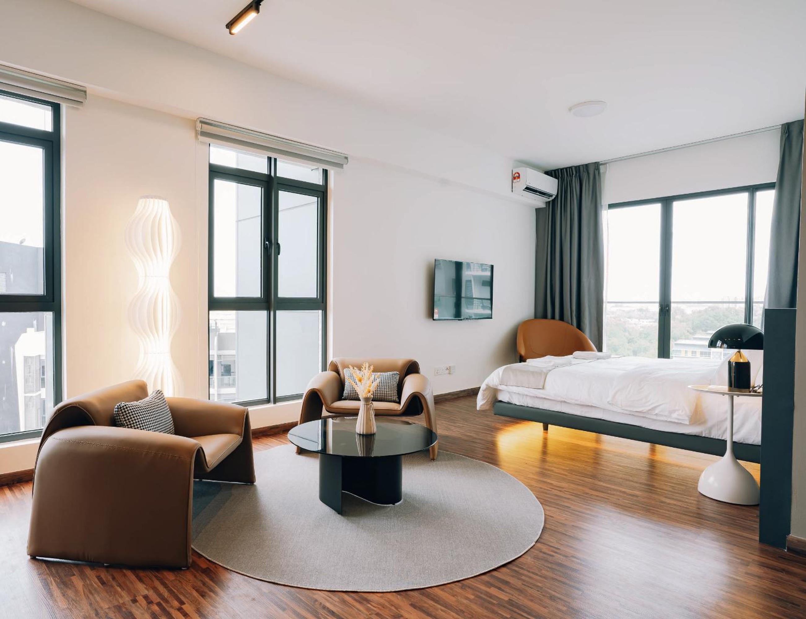 Deluxe King Room photo 1