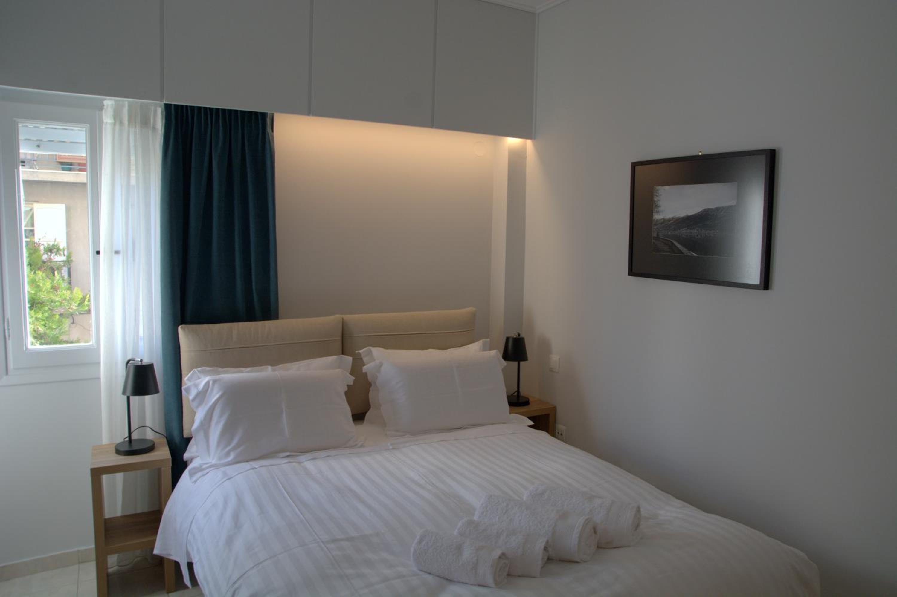 One-Bedroom Apartment photo 1