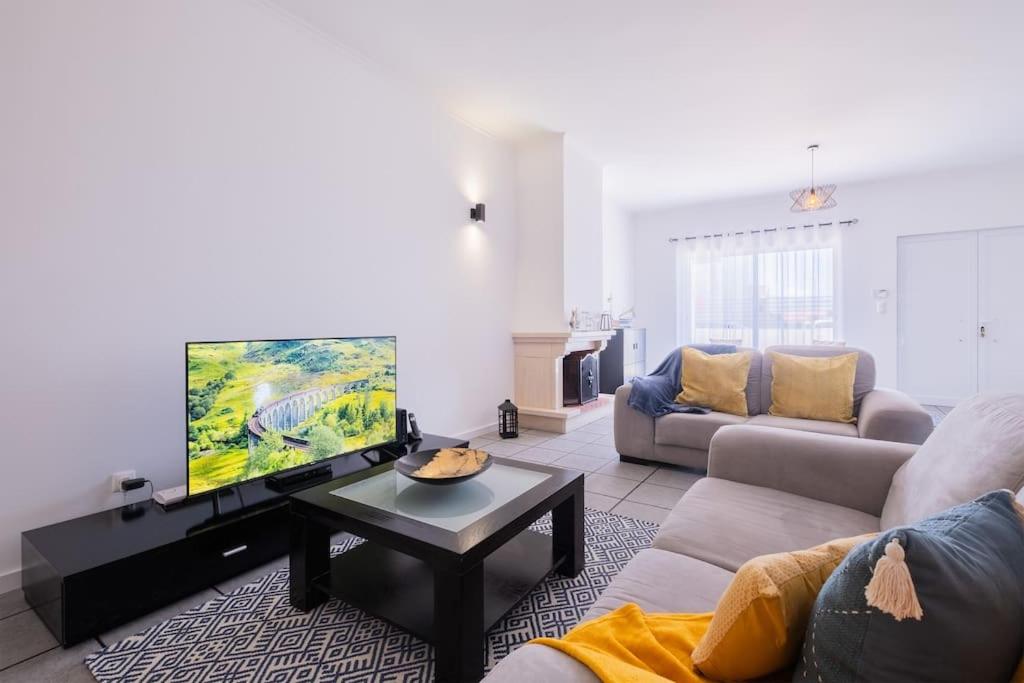 Three-Bedroom Apartment photo 1