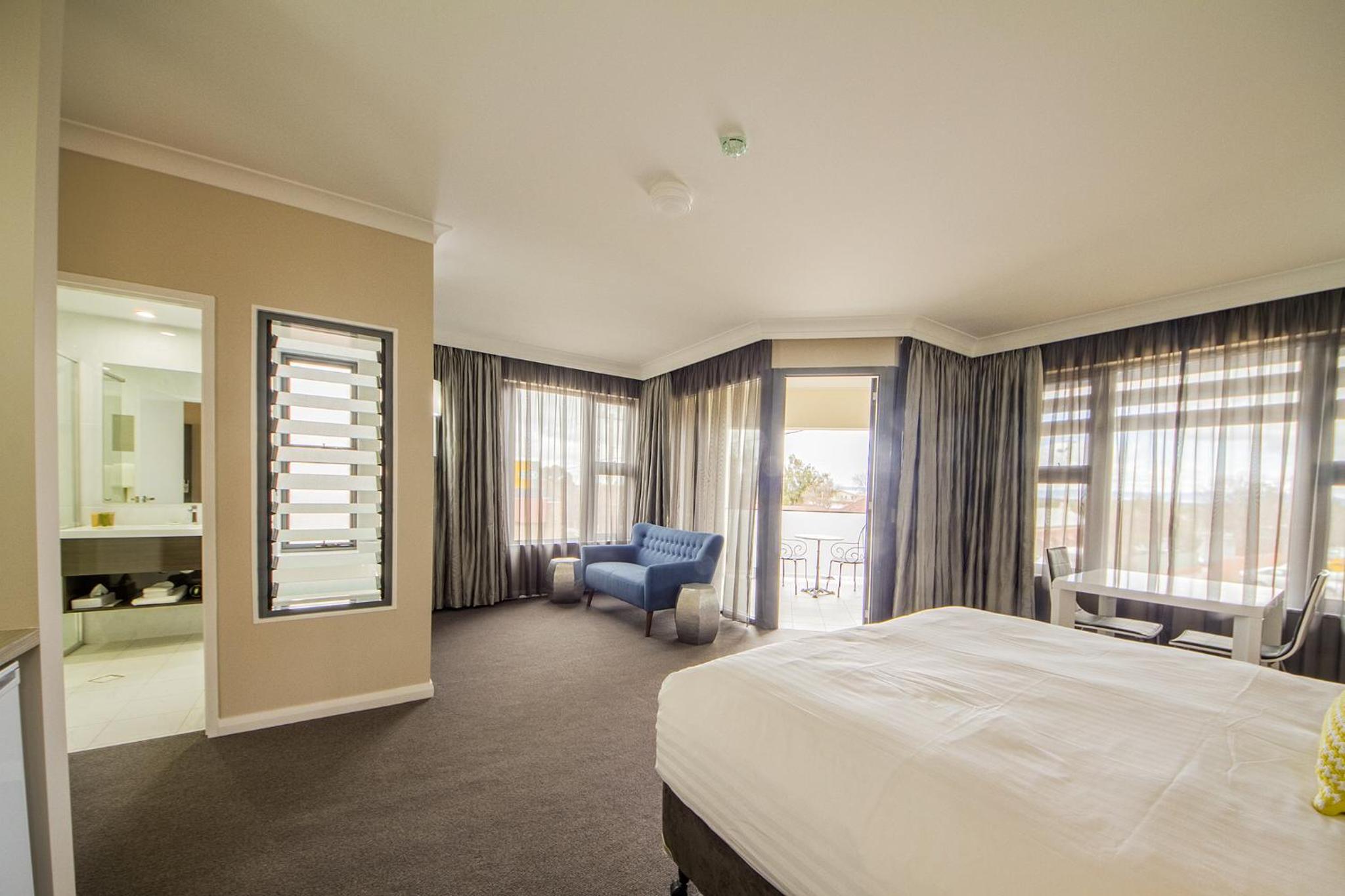 Retreat Suite with Balcony
