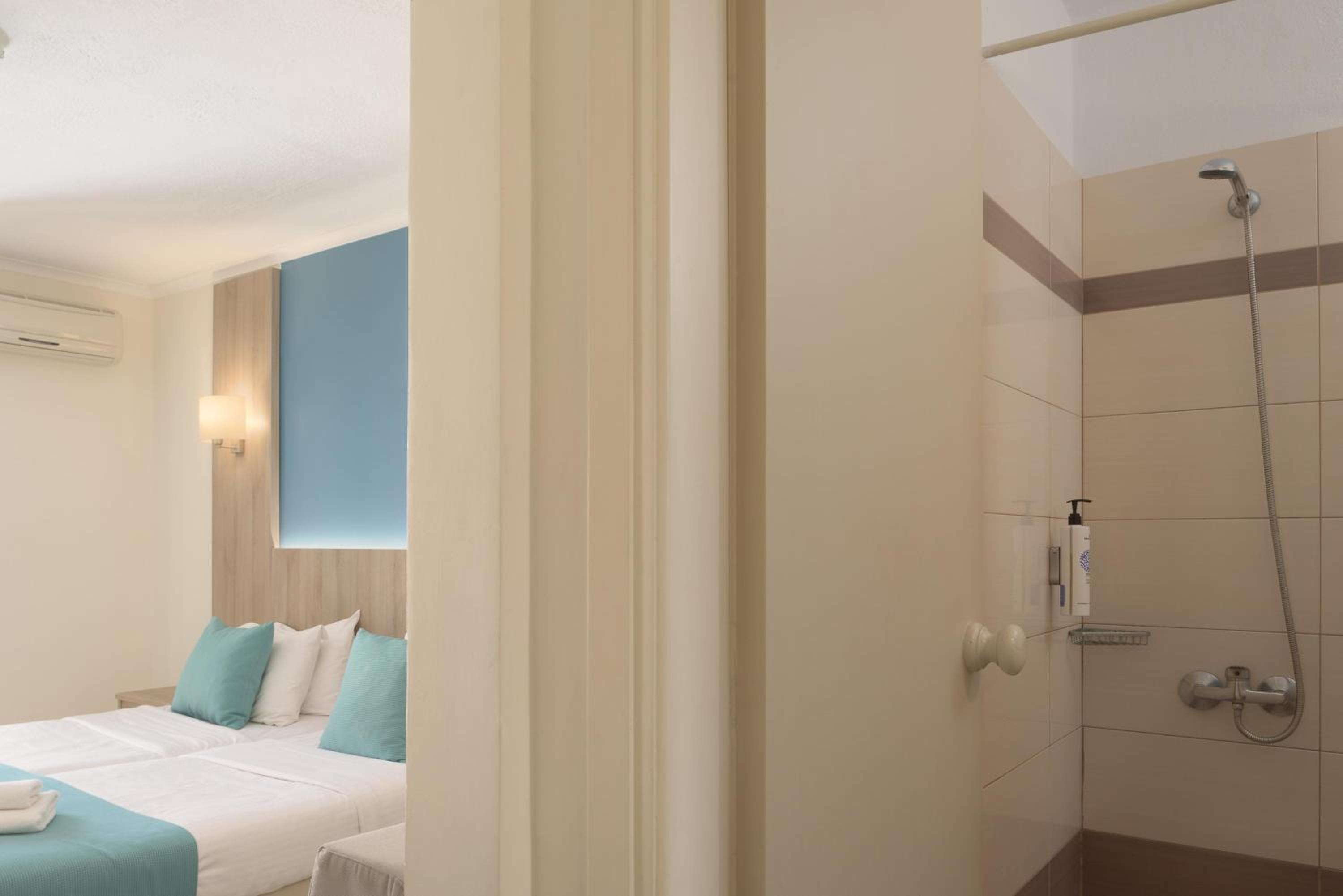 Superior Double or Twin Room photo 3