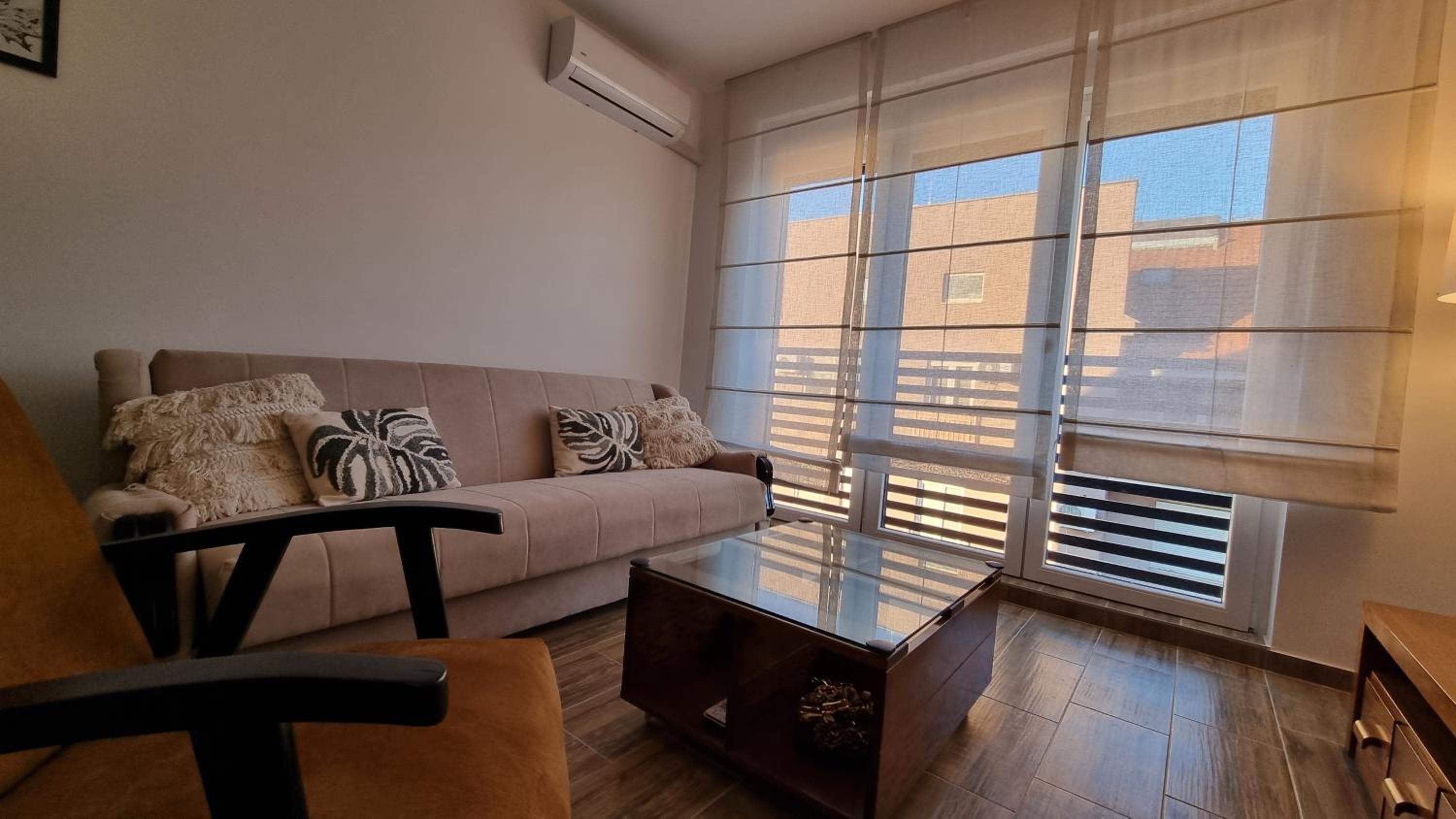One-Bedroom Apartment photo 1