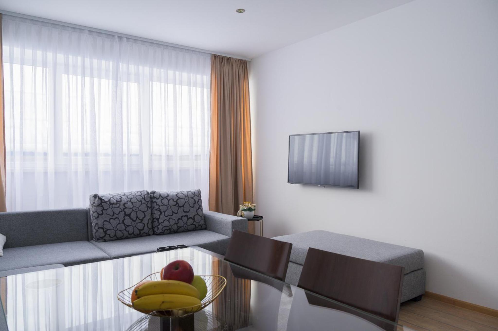One-Bedroom Apartment photo 1