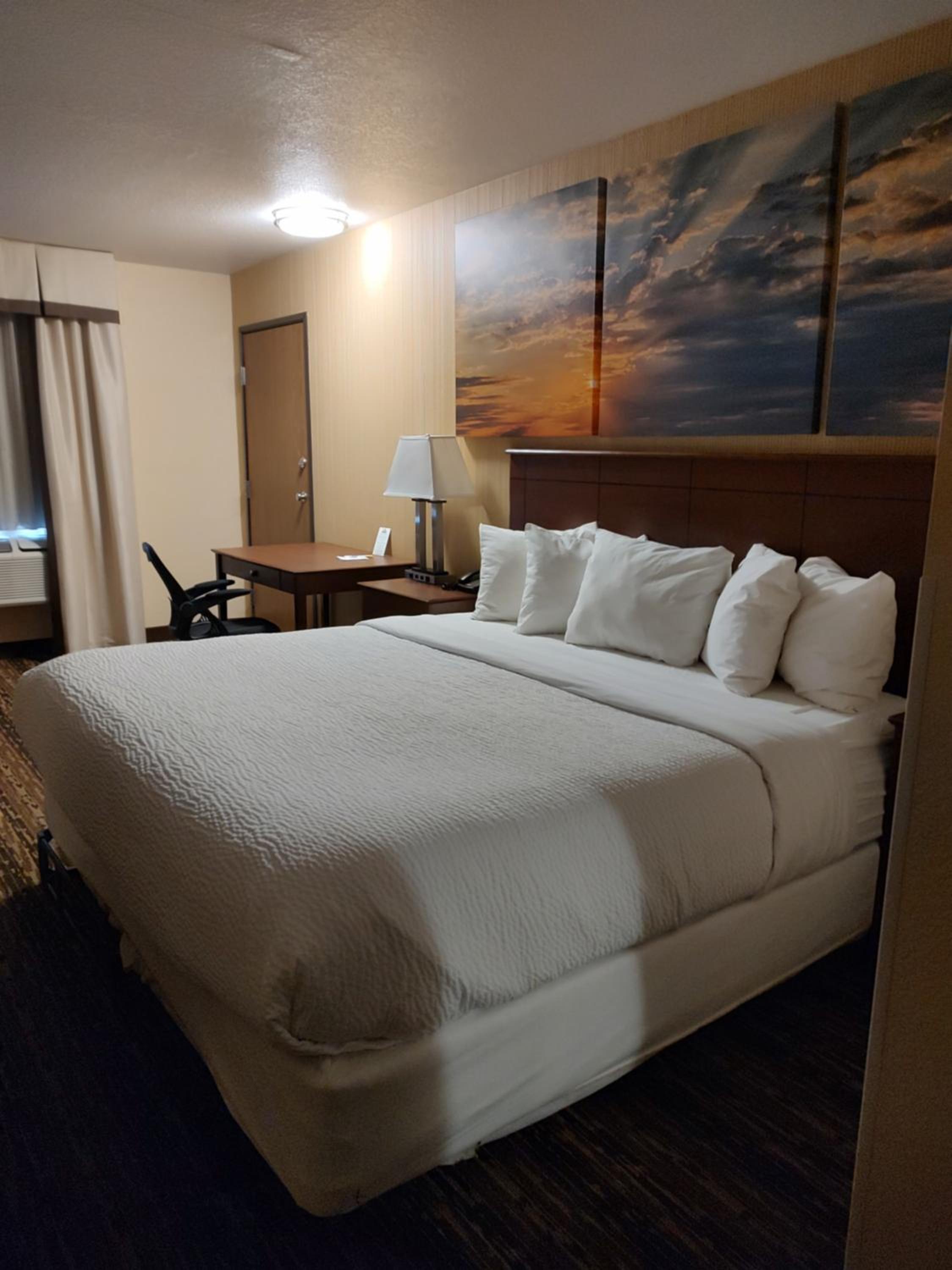 King Room - Non-Smoking - Photo 1