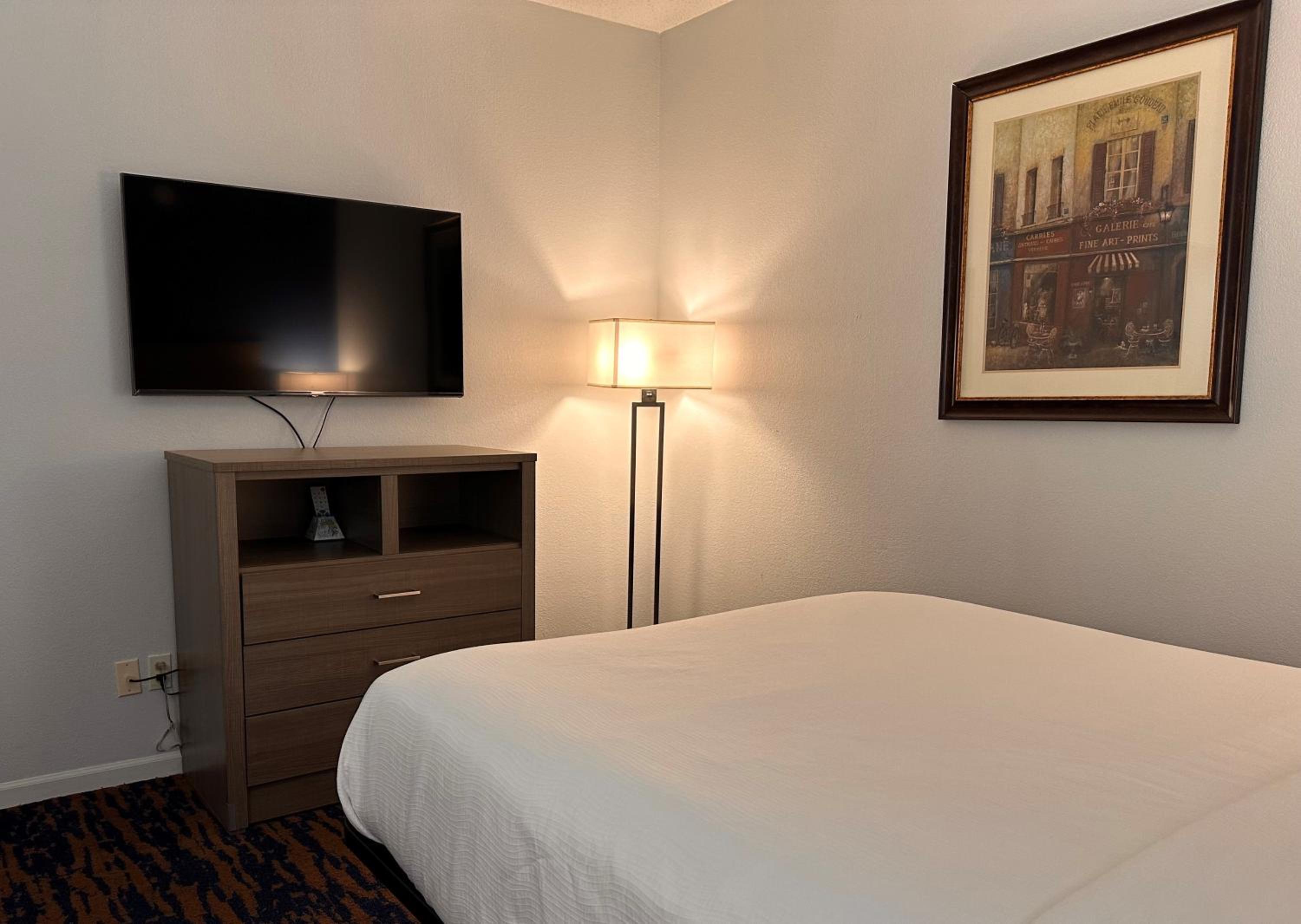 Suite With One King And One Queen Bed - Non-Smoking - Photo 10