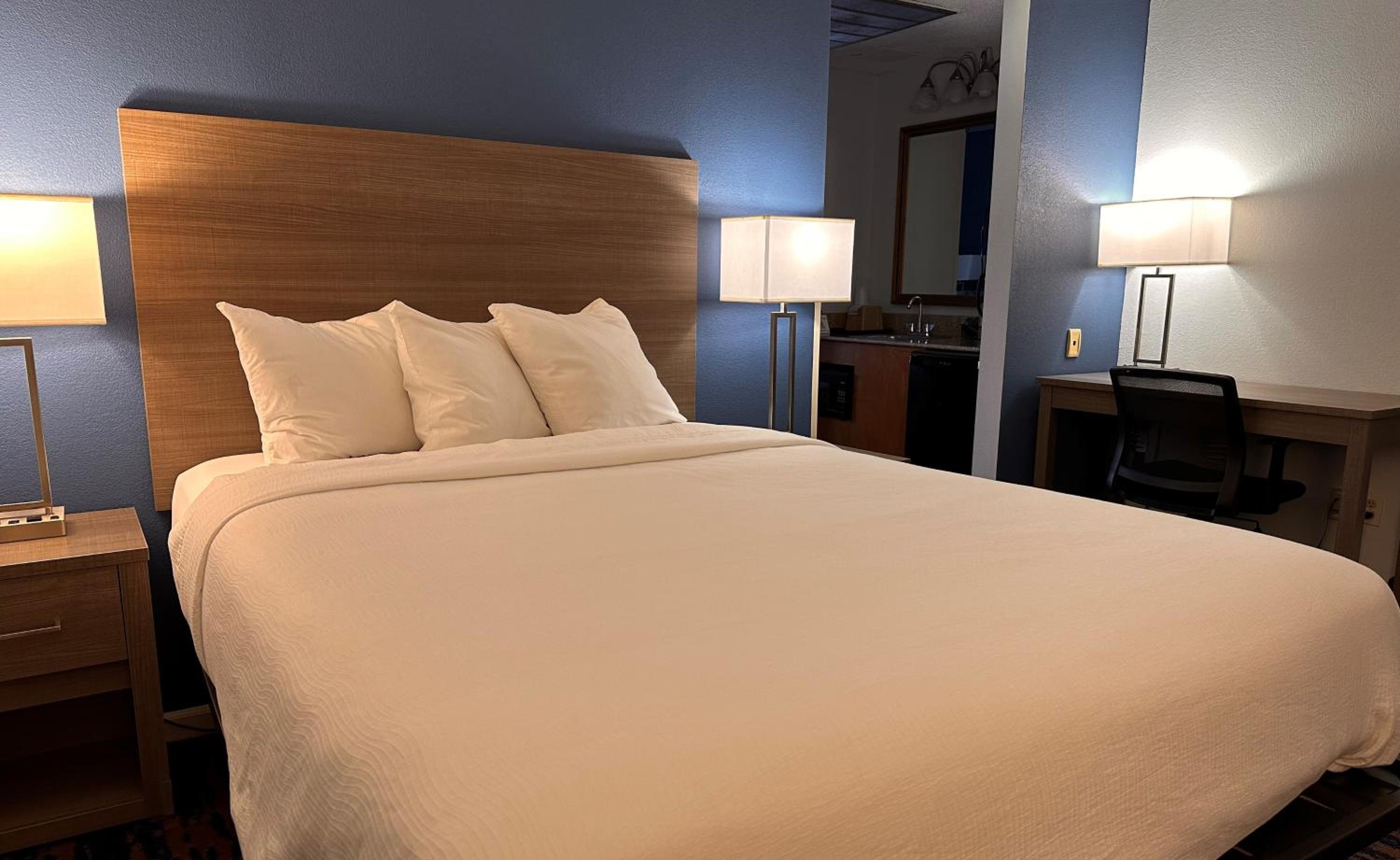 Suite With One King And One Queen Bed - Non-Smoking - Photo 15