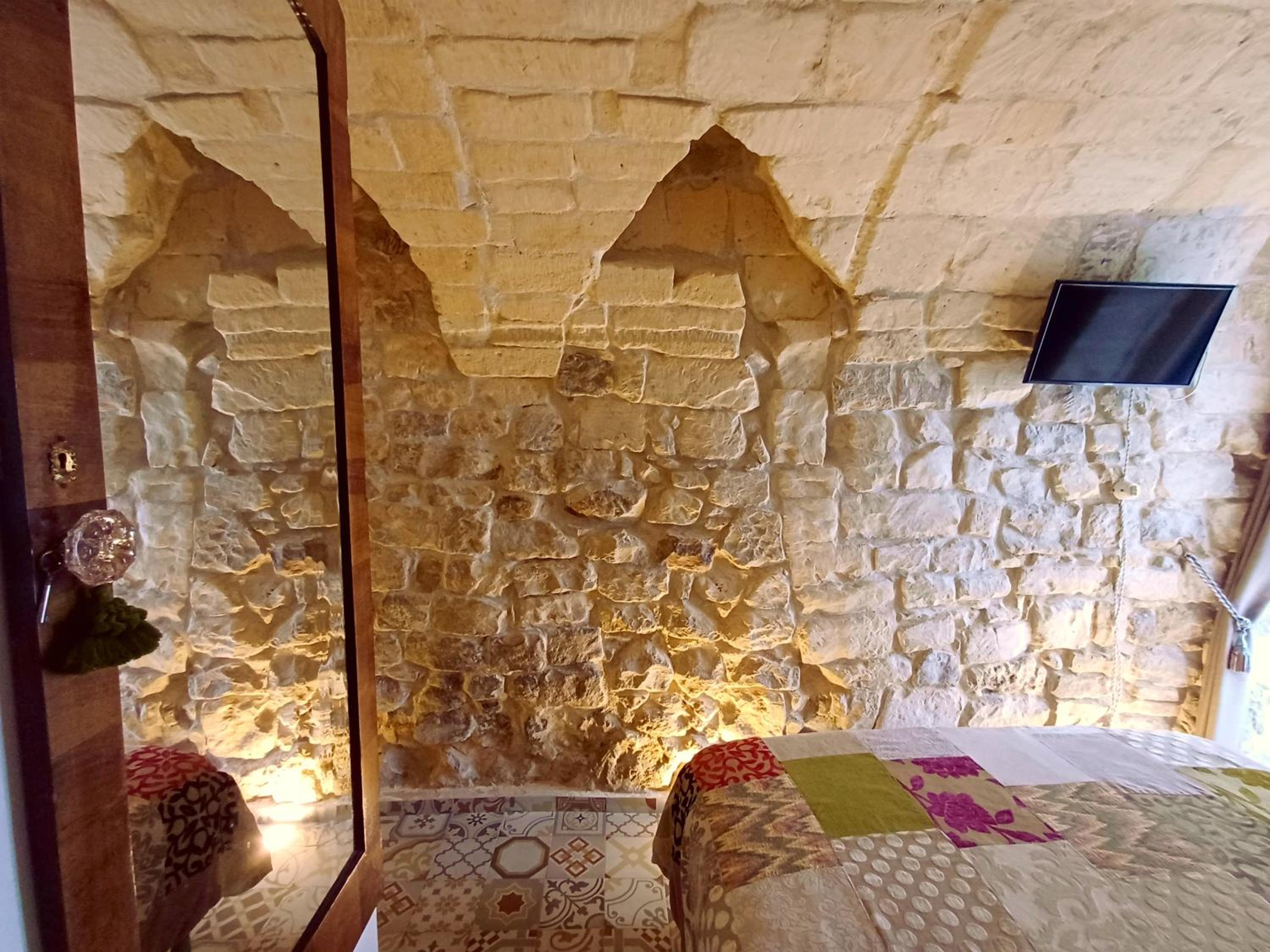 One-Bedroom House - Photo 48