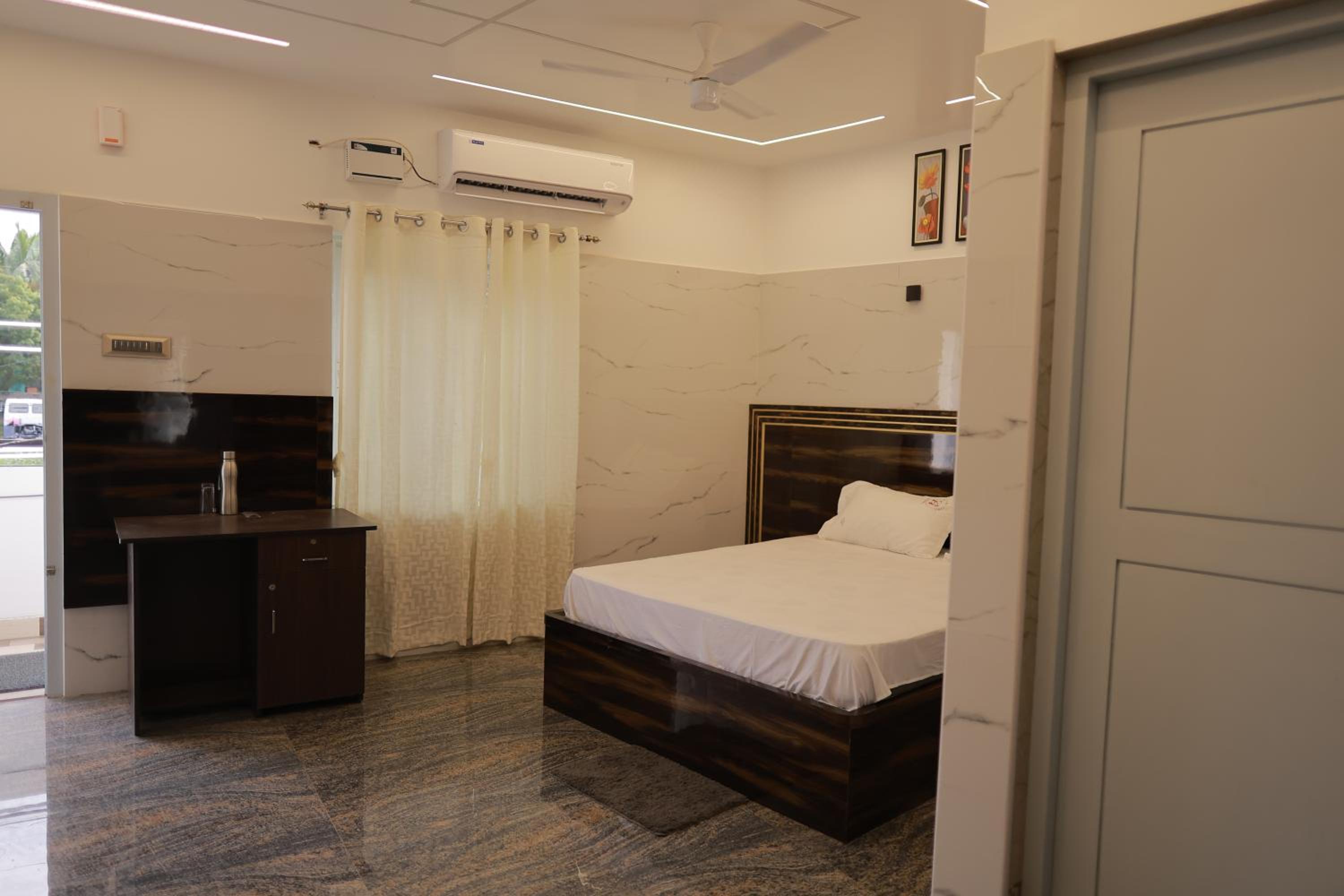 Deluxe Double Room photo 2