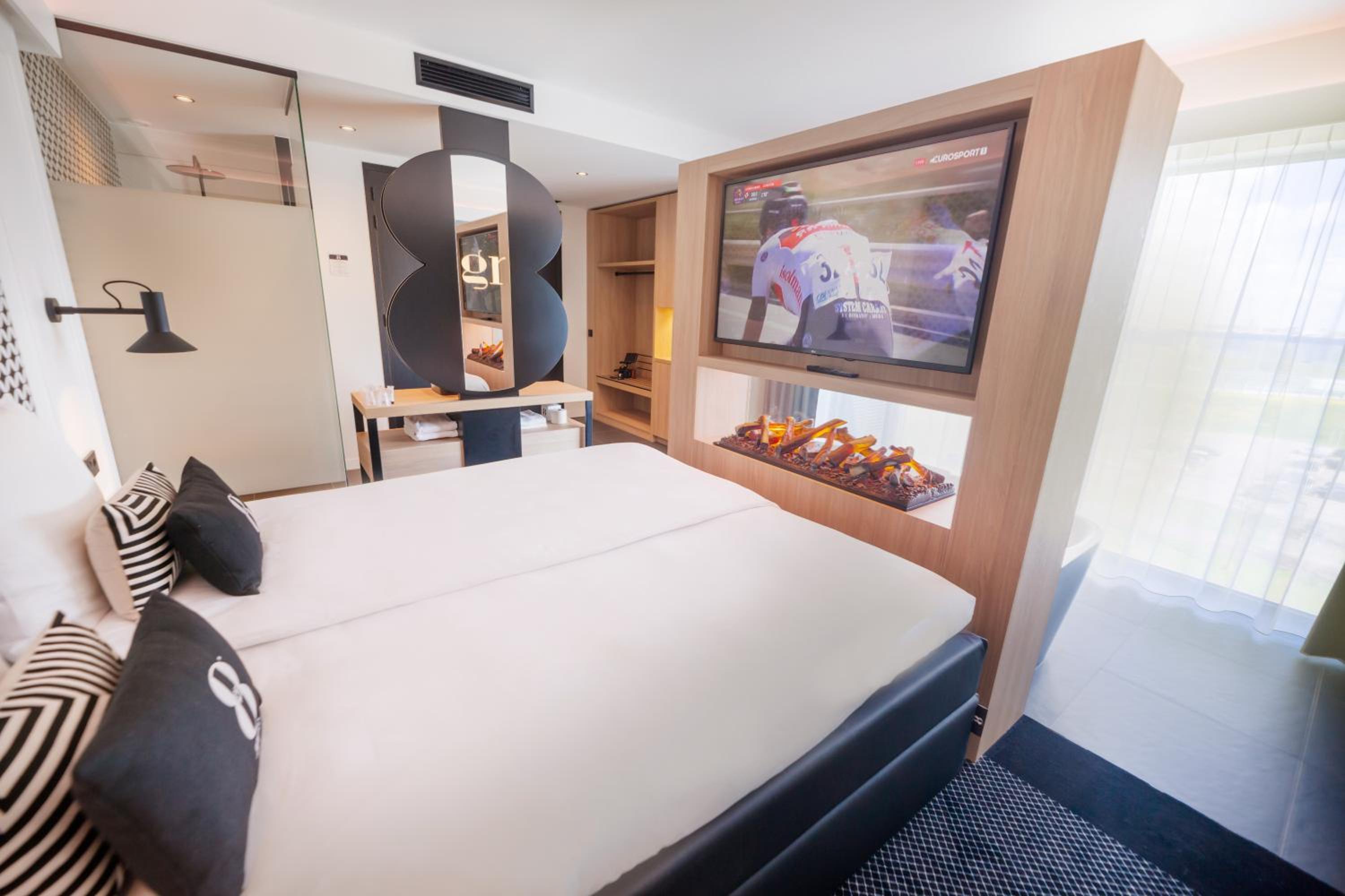 Suite - Photo 2