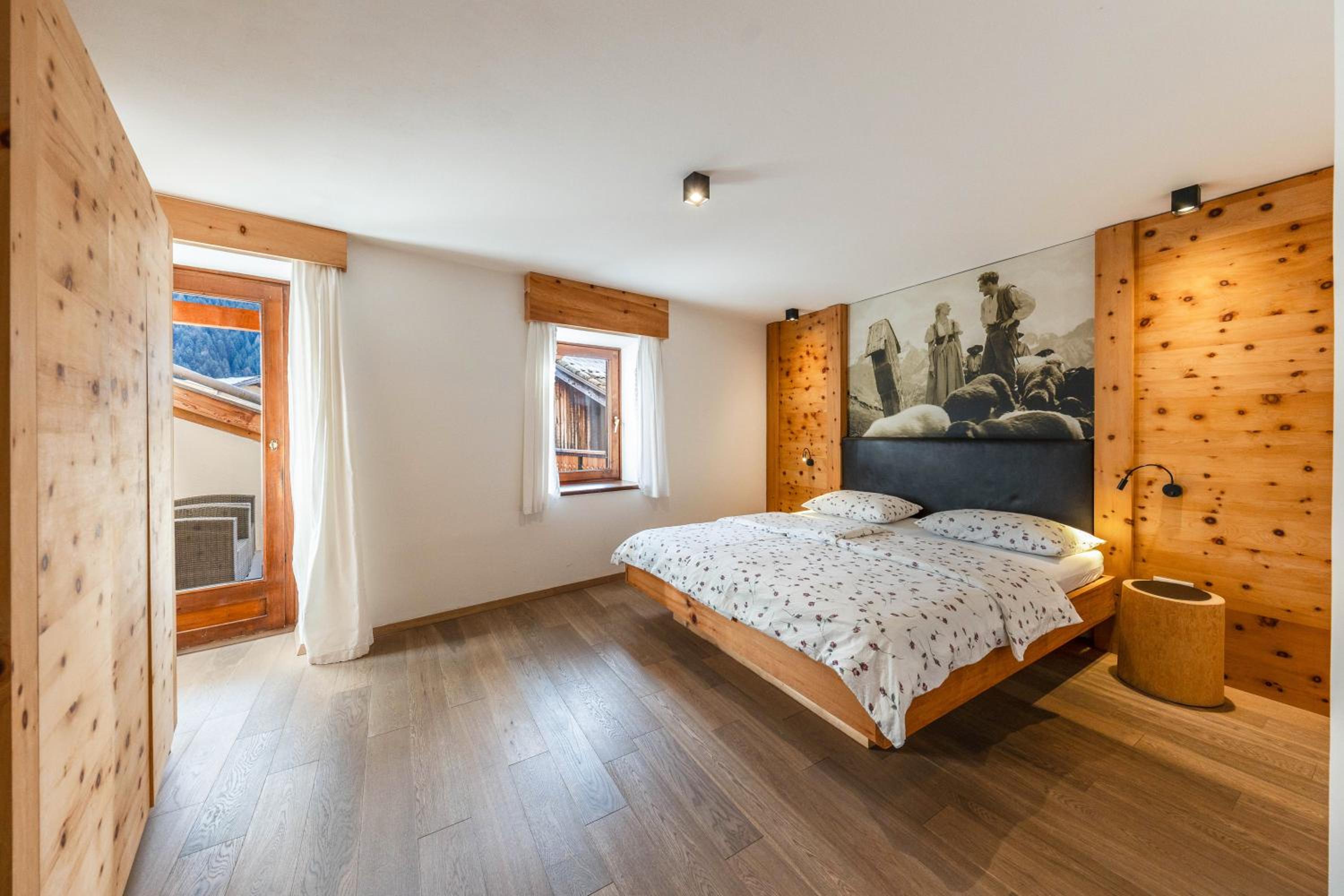 Two-Bedroom Deluxe Apartment with Balcony