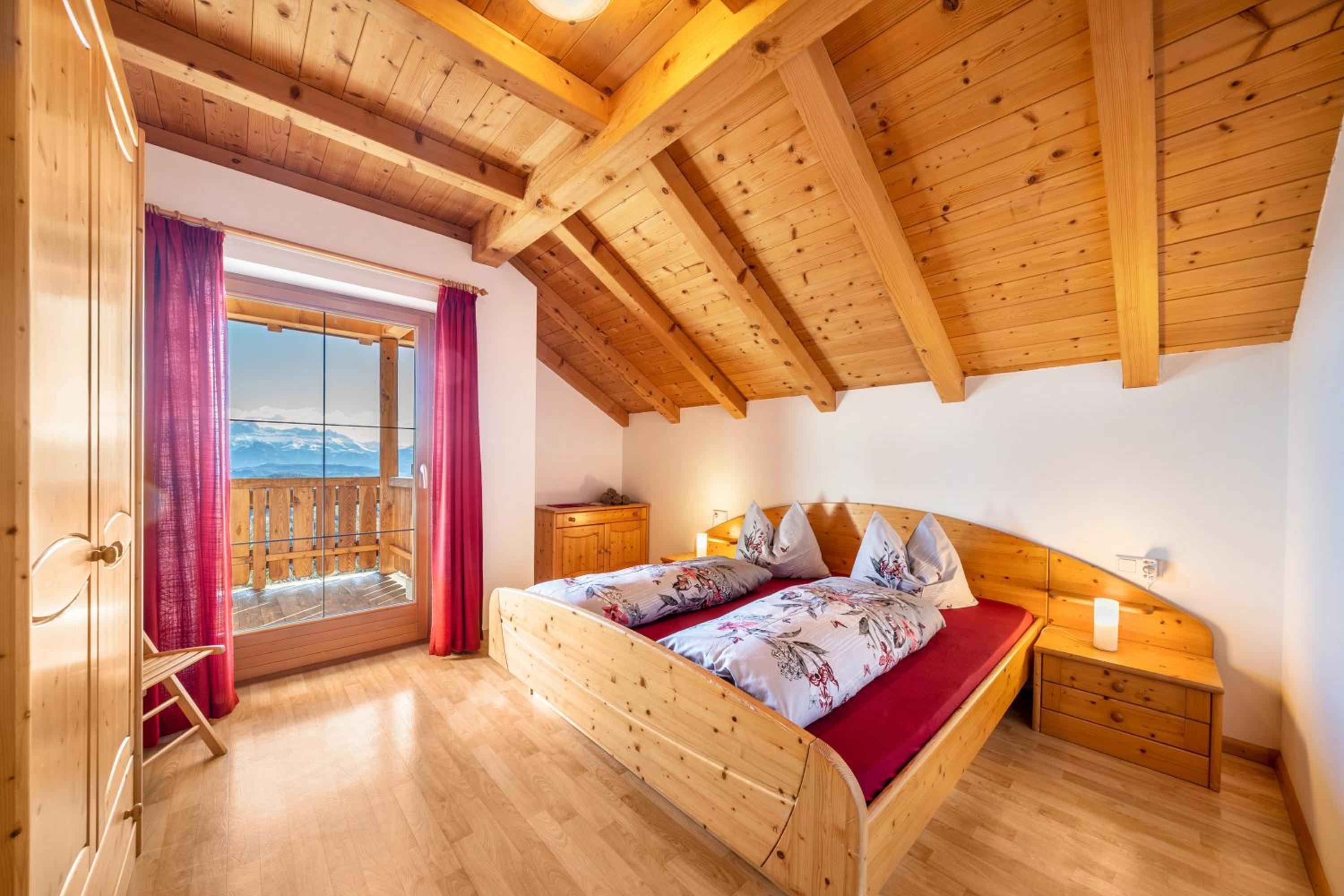 Two-Bedroom Deluxe Apartment with Balcony