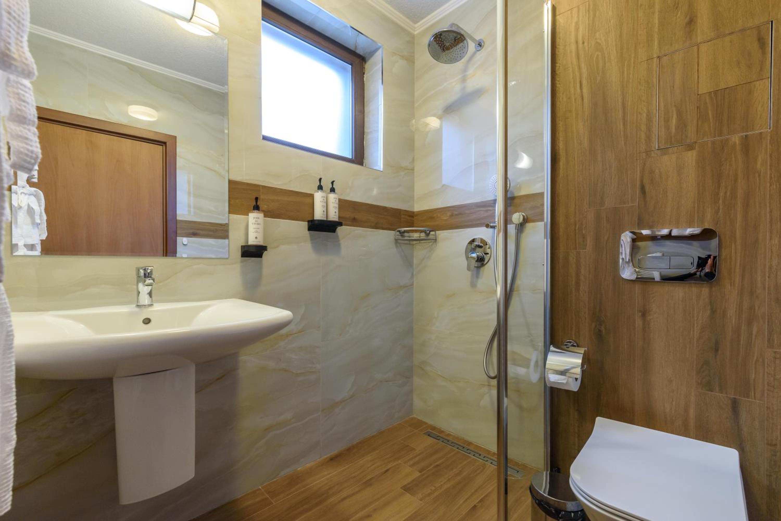 Apartment - Ground Floor photo 2