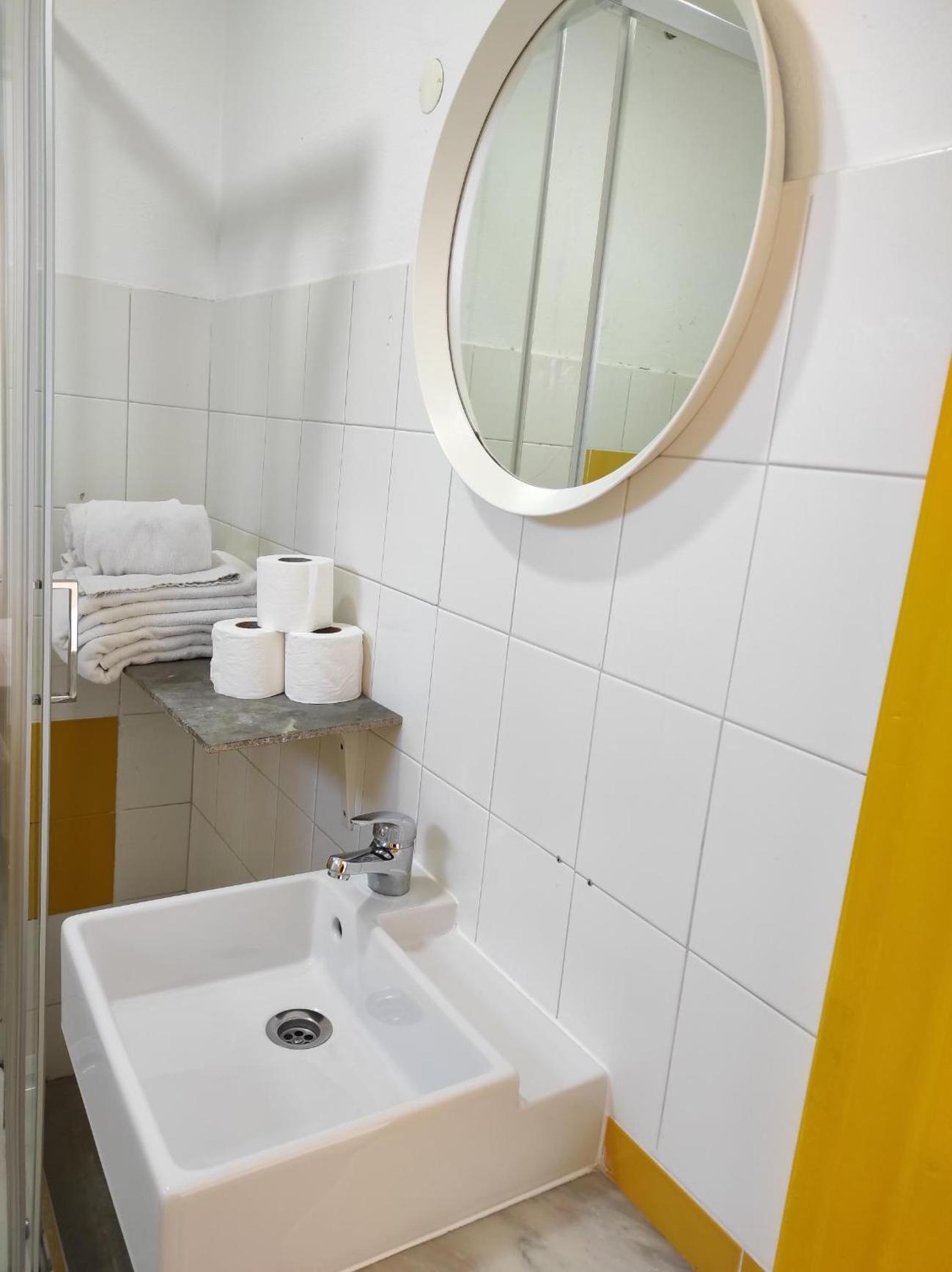 Standard Double Room - Photo 2