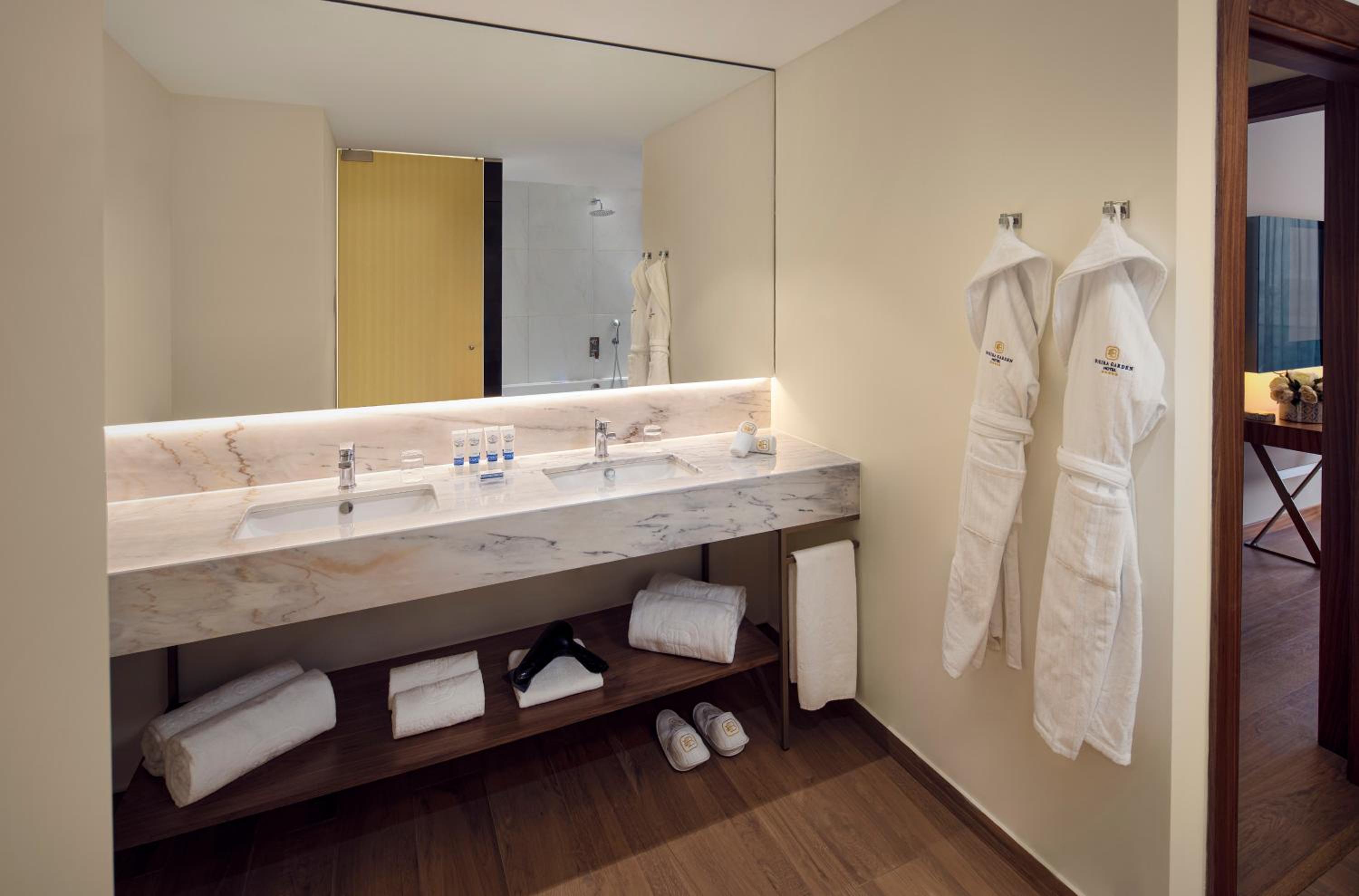 One-Bedroom King Suite with Balcony - Photo 3