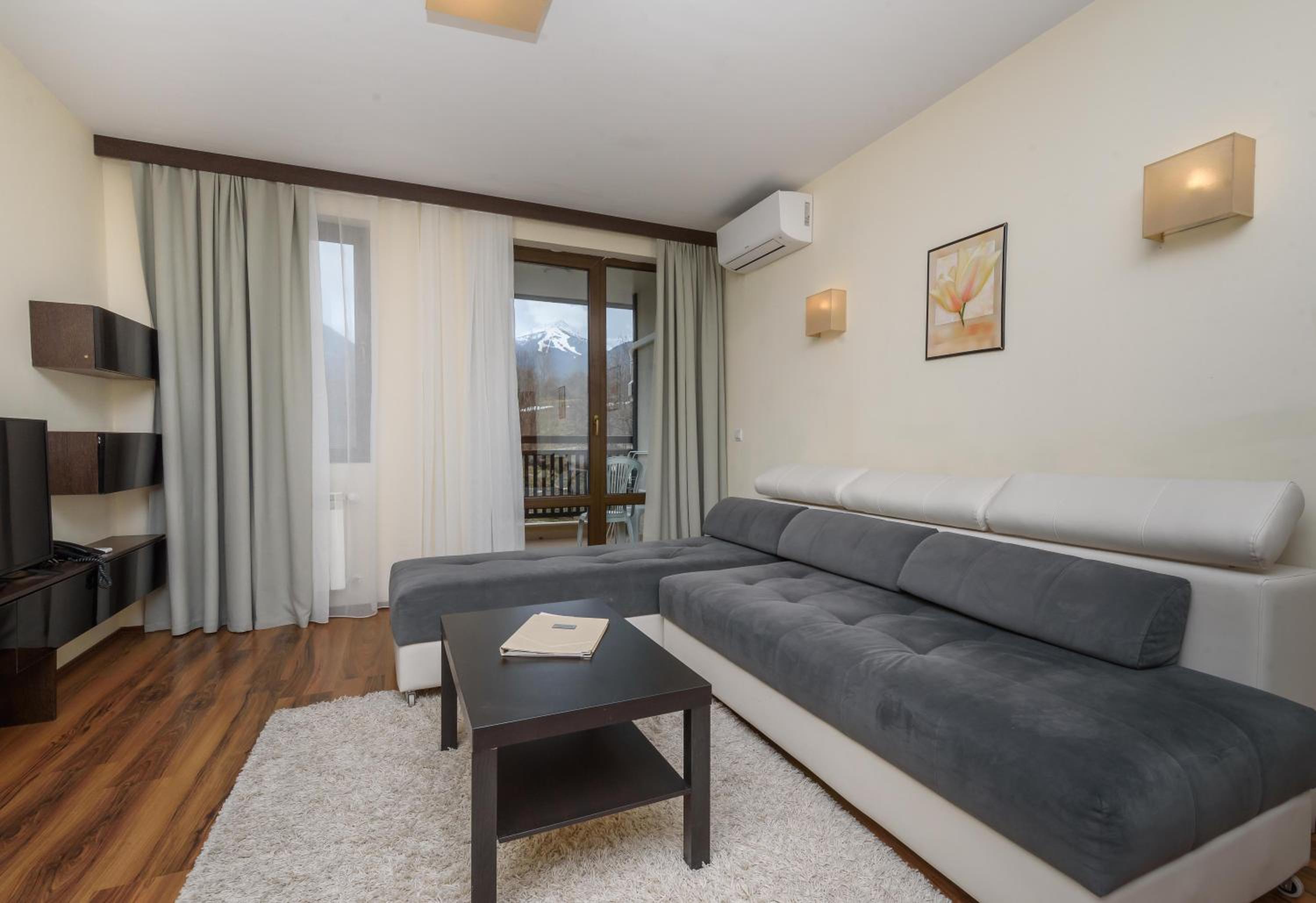 One-Bedroom Apartment photo 1