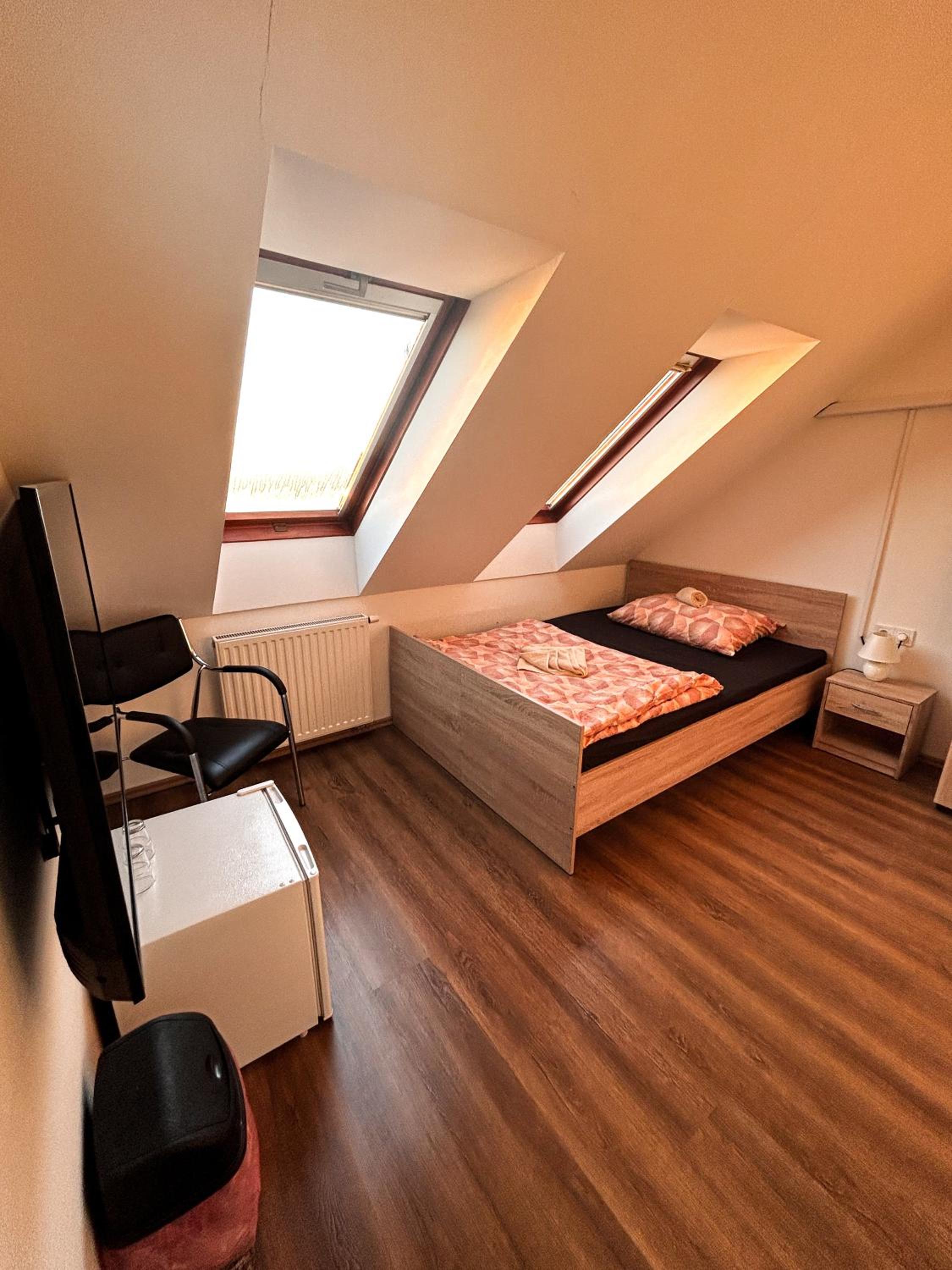 Single Room photo 2