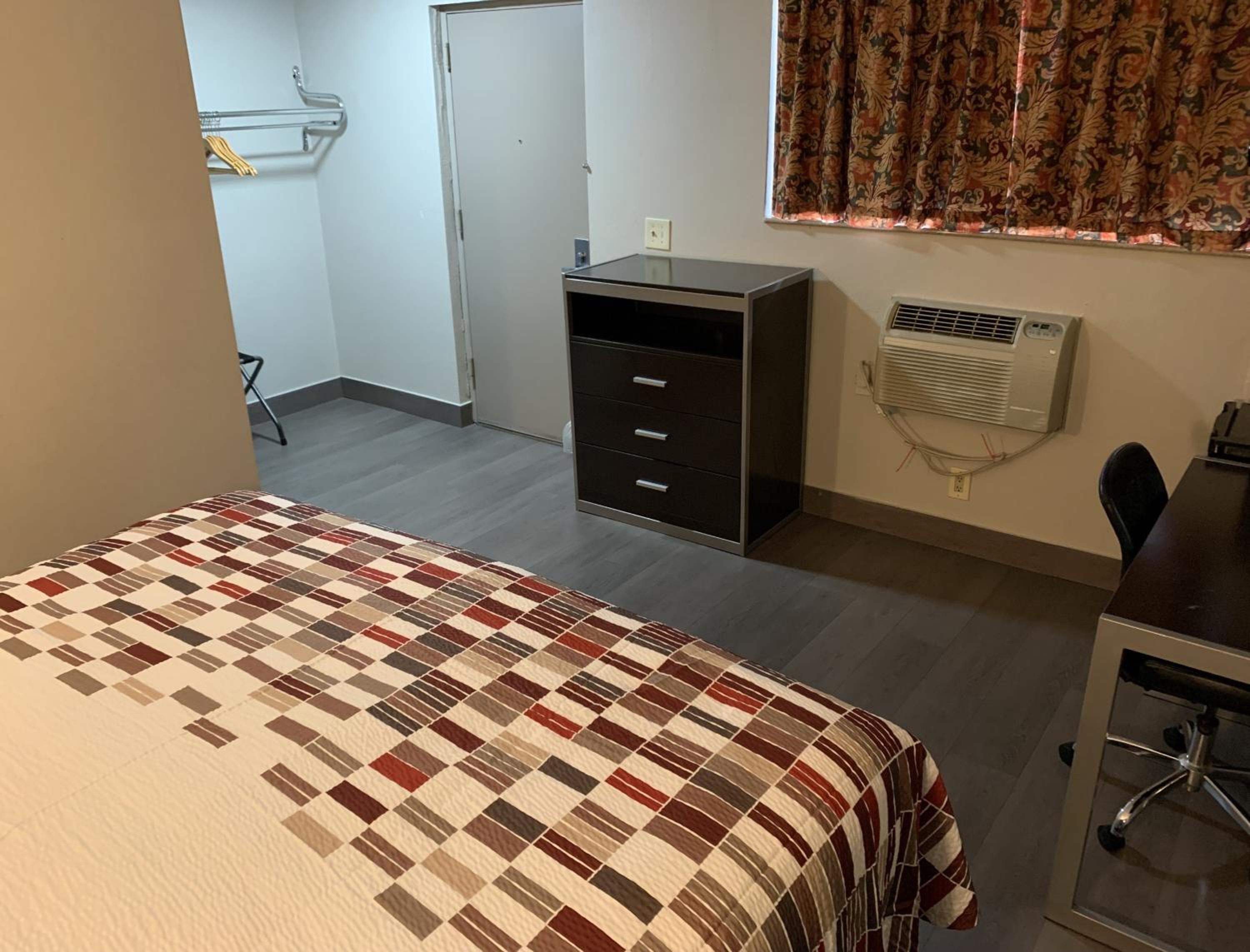 Deluxe King Room Non-Smoking - Photo 3