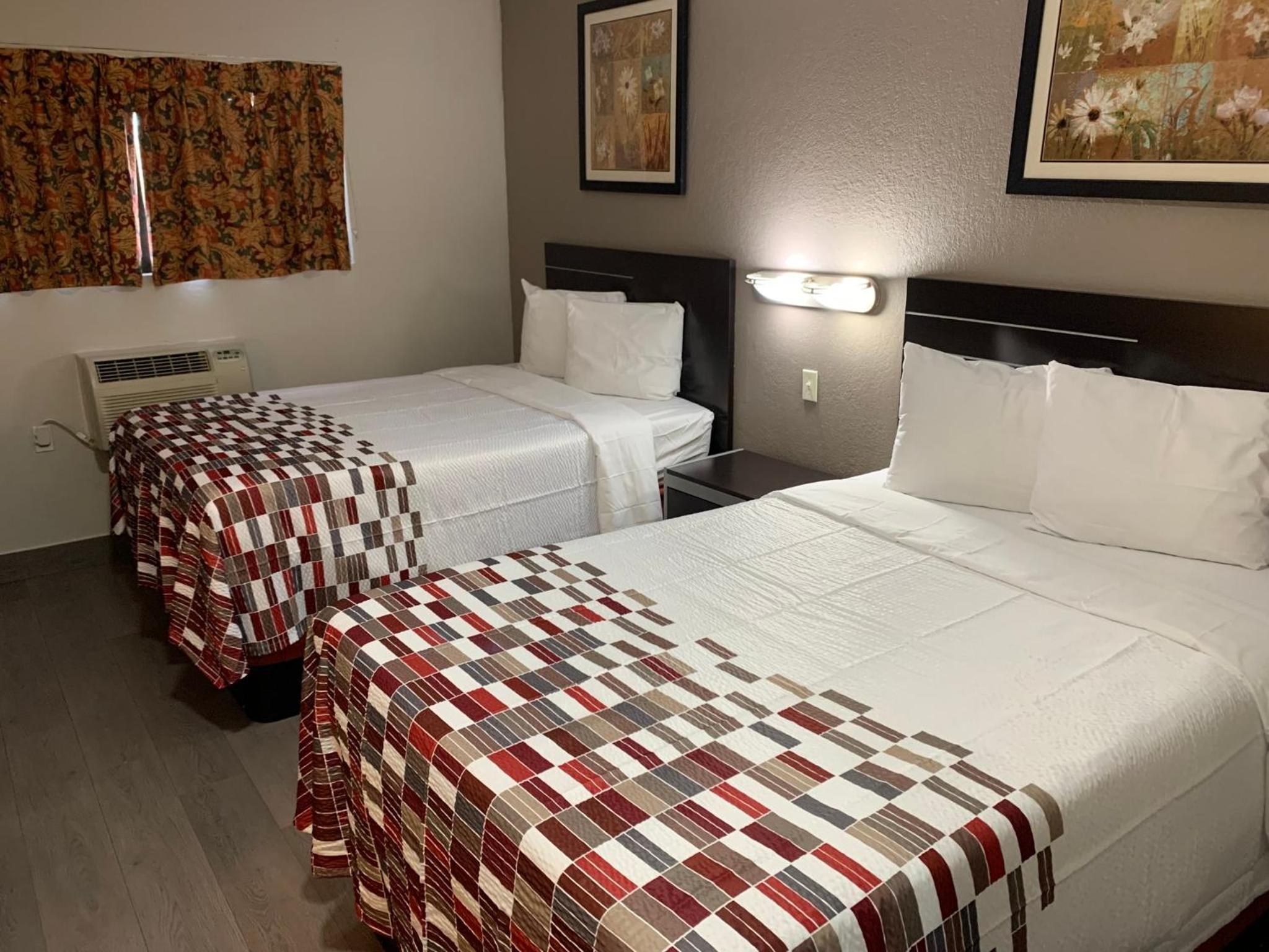 Deluxe Room with Two Double Beds Non-Smoking - Photo 2