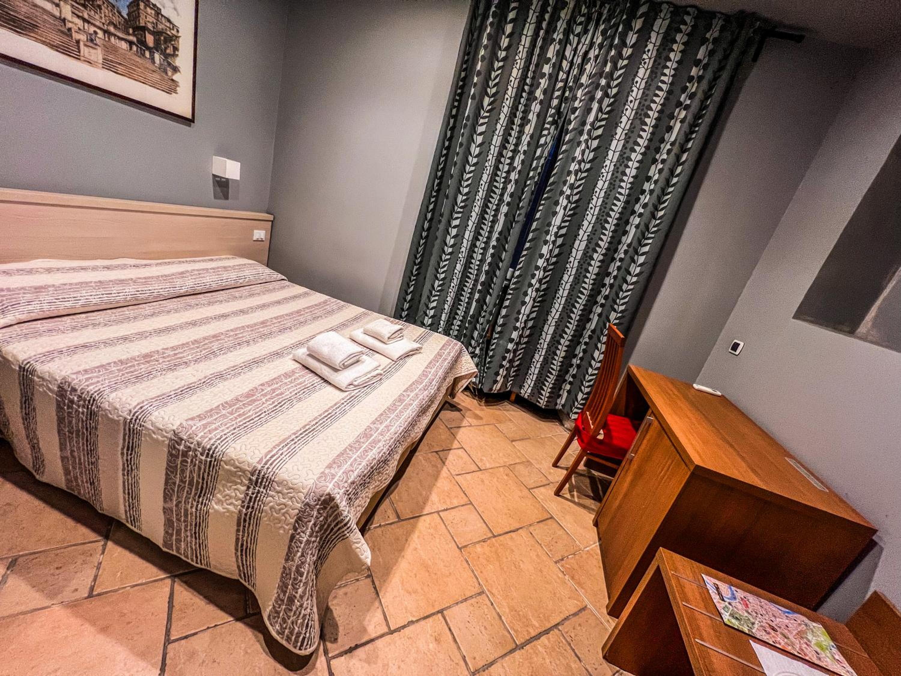 Budget Double Room photo 2