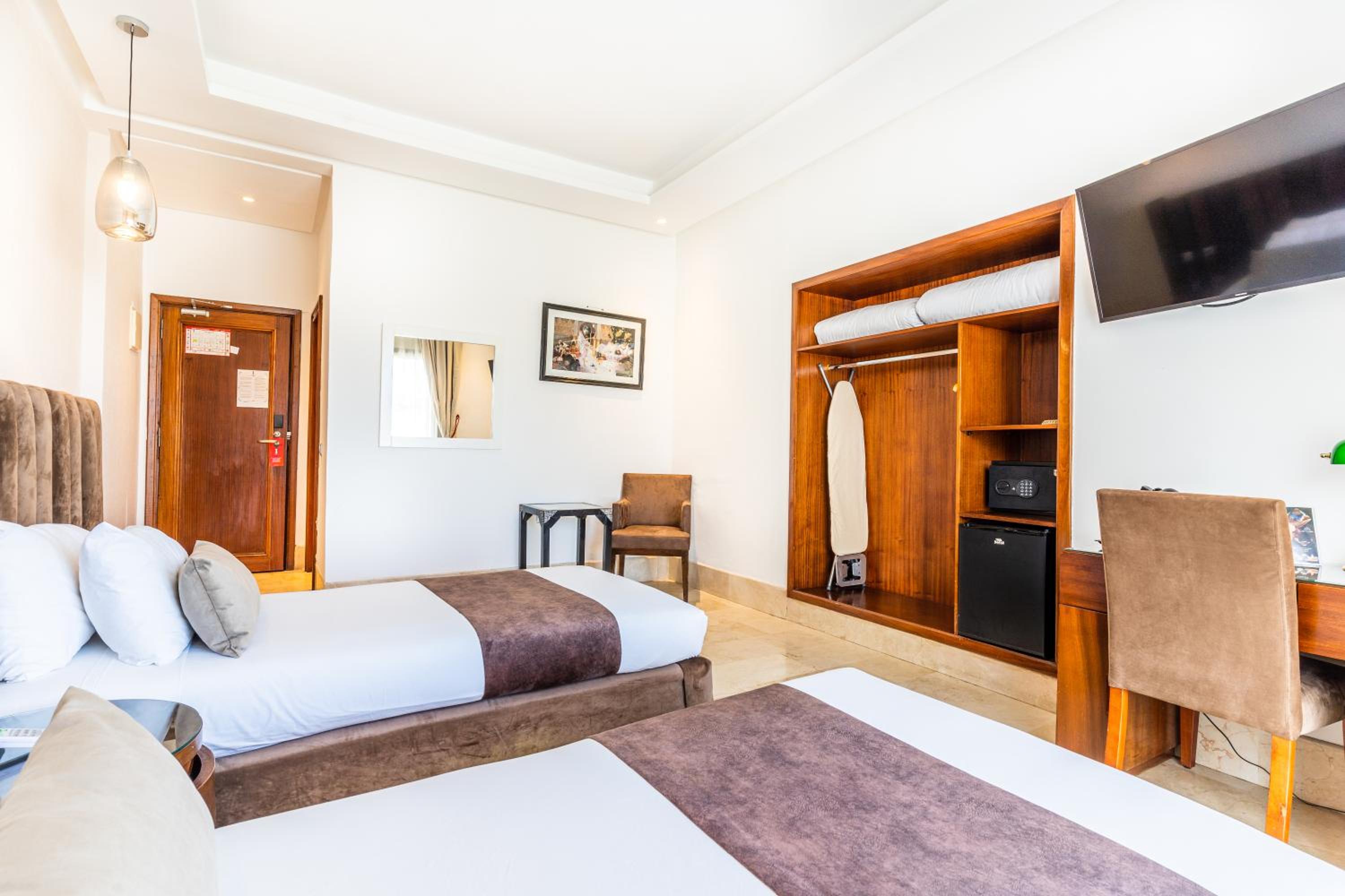 Twin Room - Photo 3