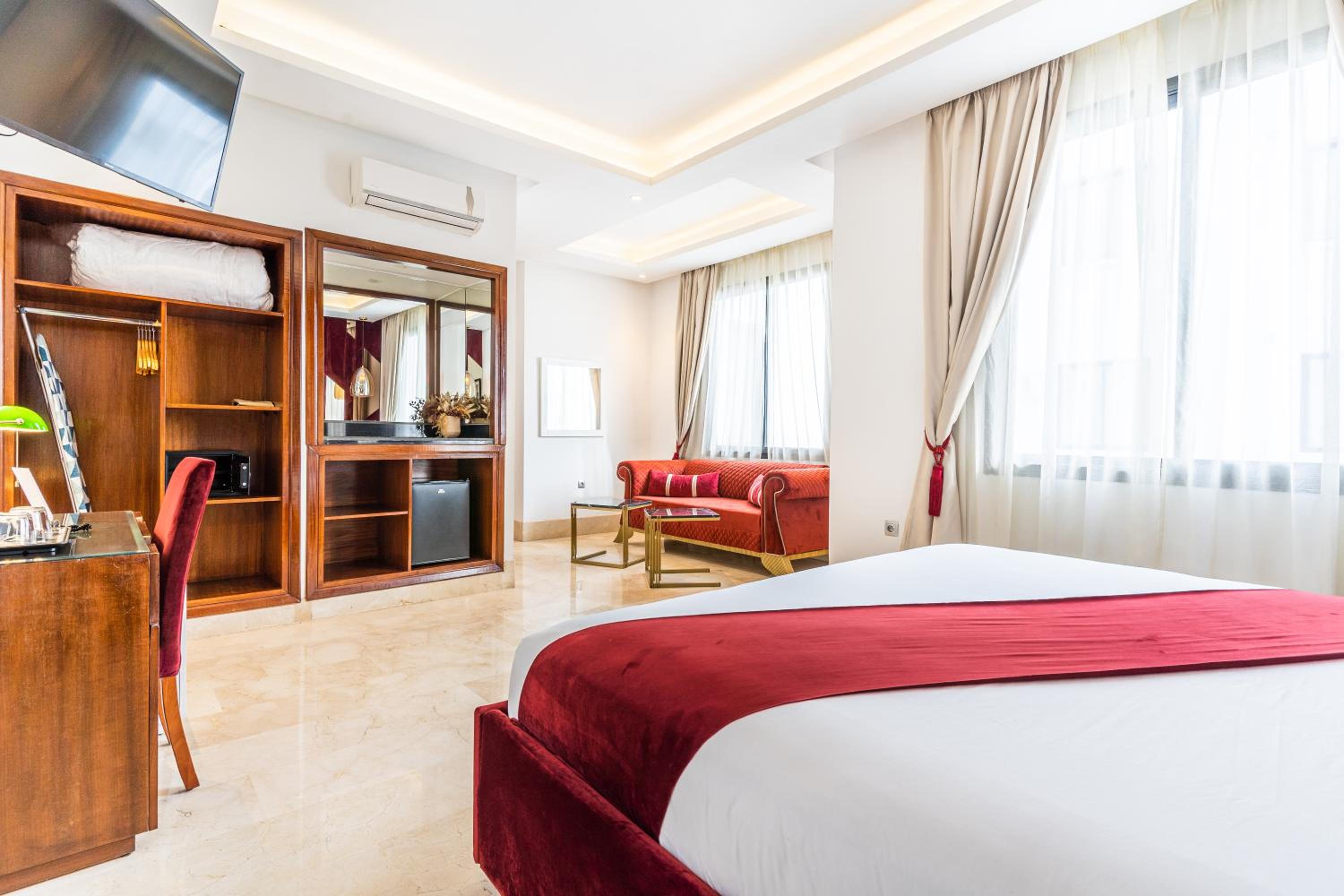 Deluxe Junior Suite - Photo 5