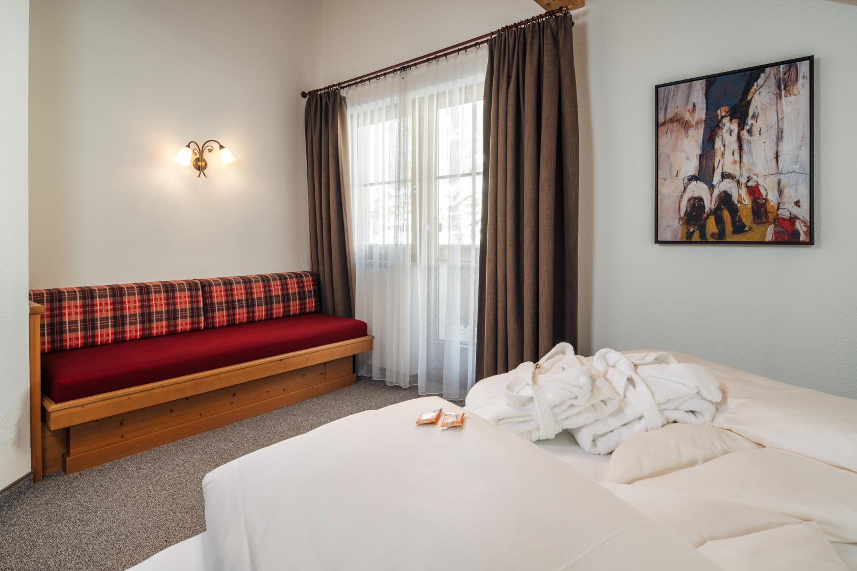 One-Bedroom Apartment with Balcony photo 2