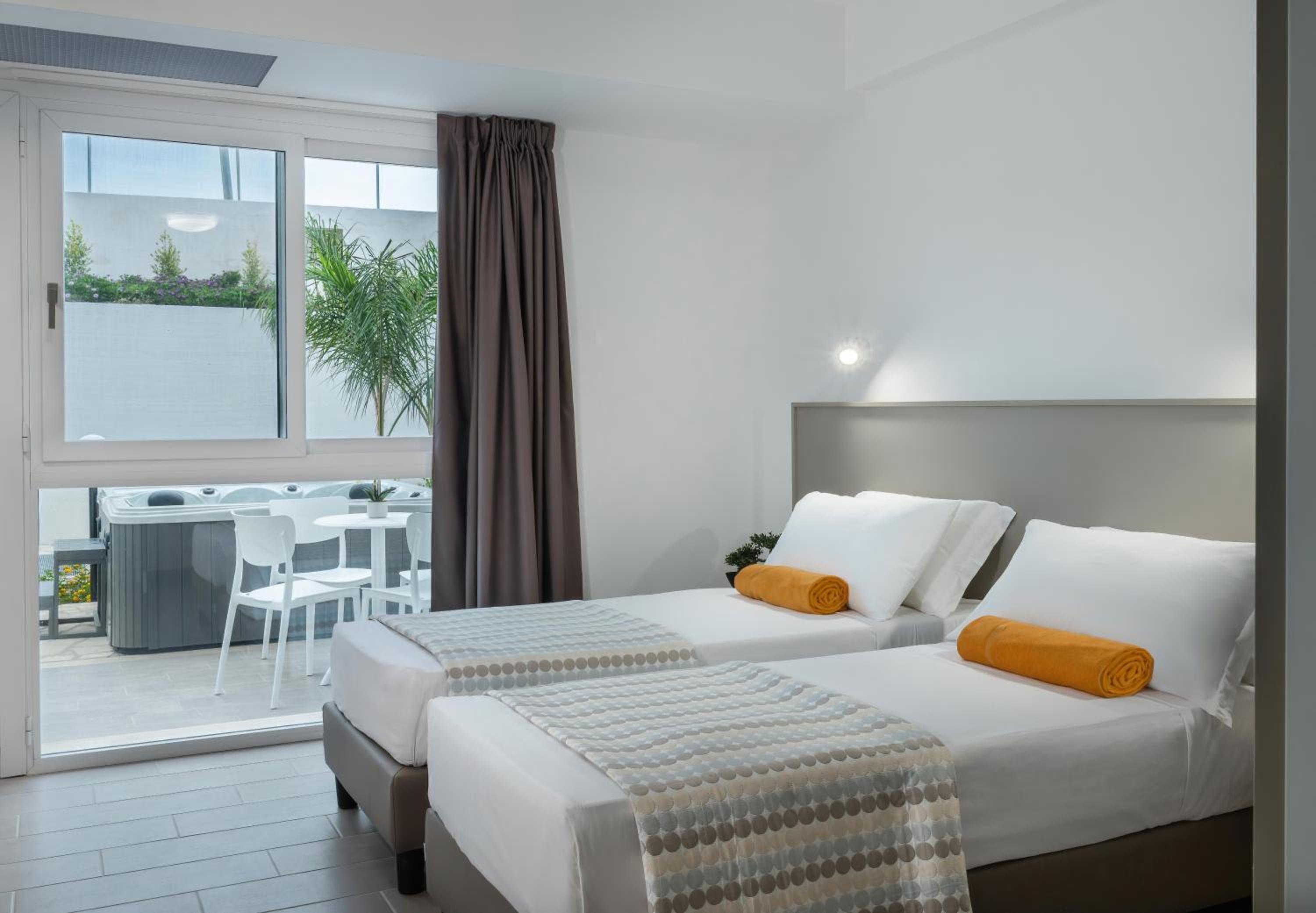Deluxe Double Room with Hot Tub photo 1
