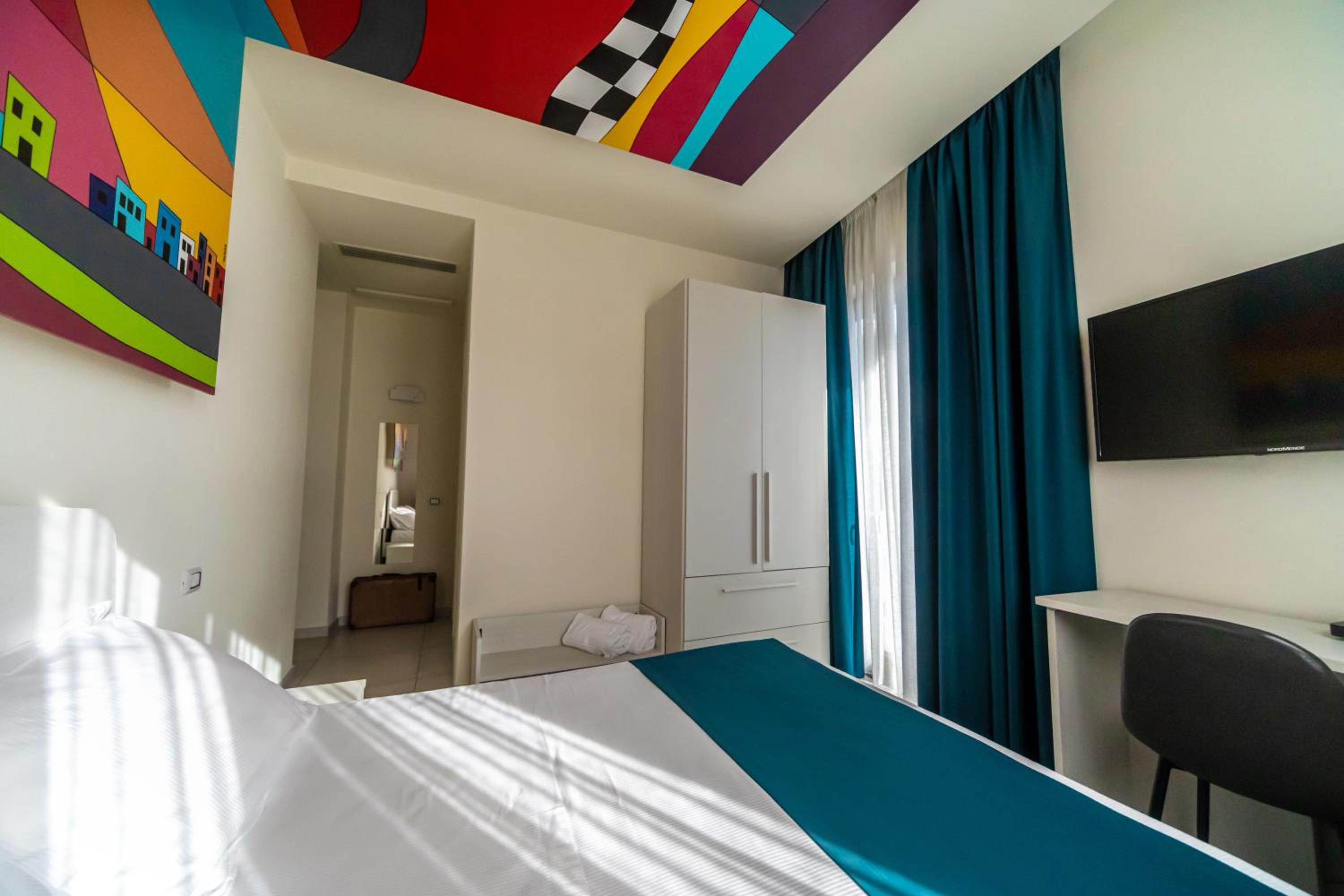 King Room with Lake View - Photo 13