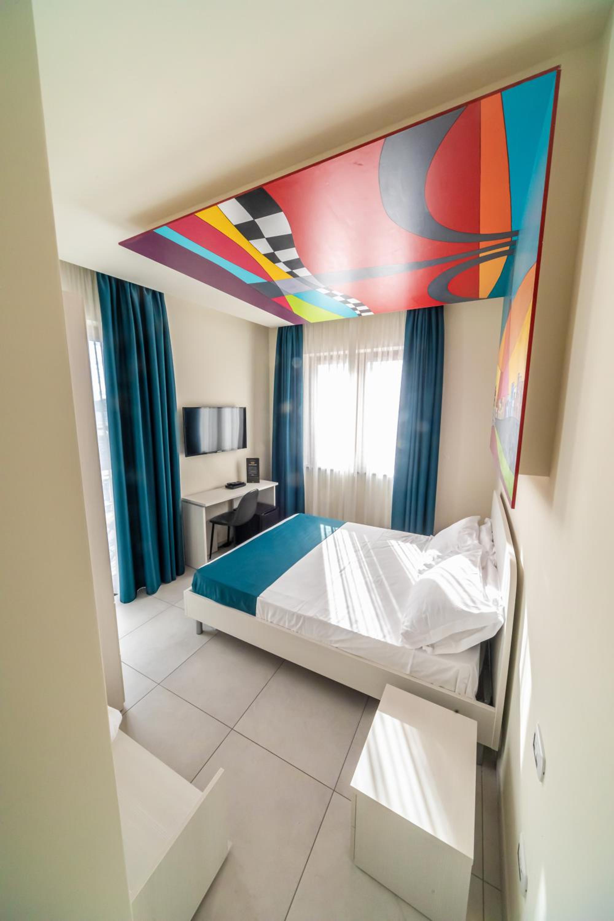 King Room with Lake View - Photo 14