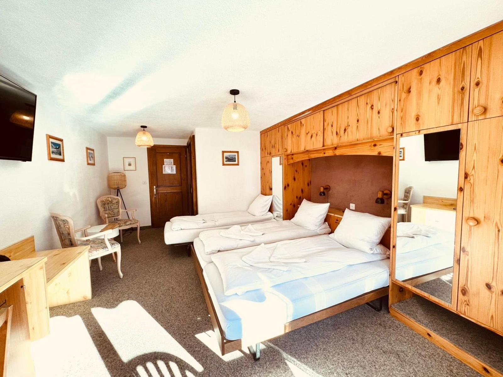 Triple Room with Private Bathroom photo 2