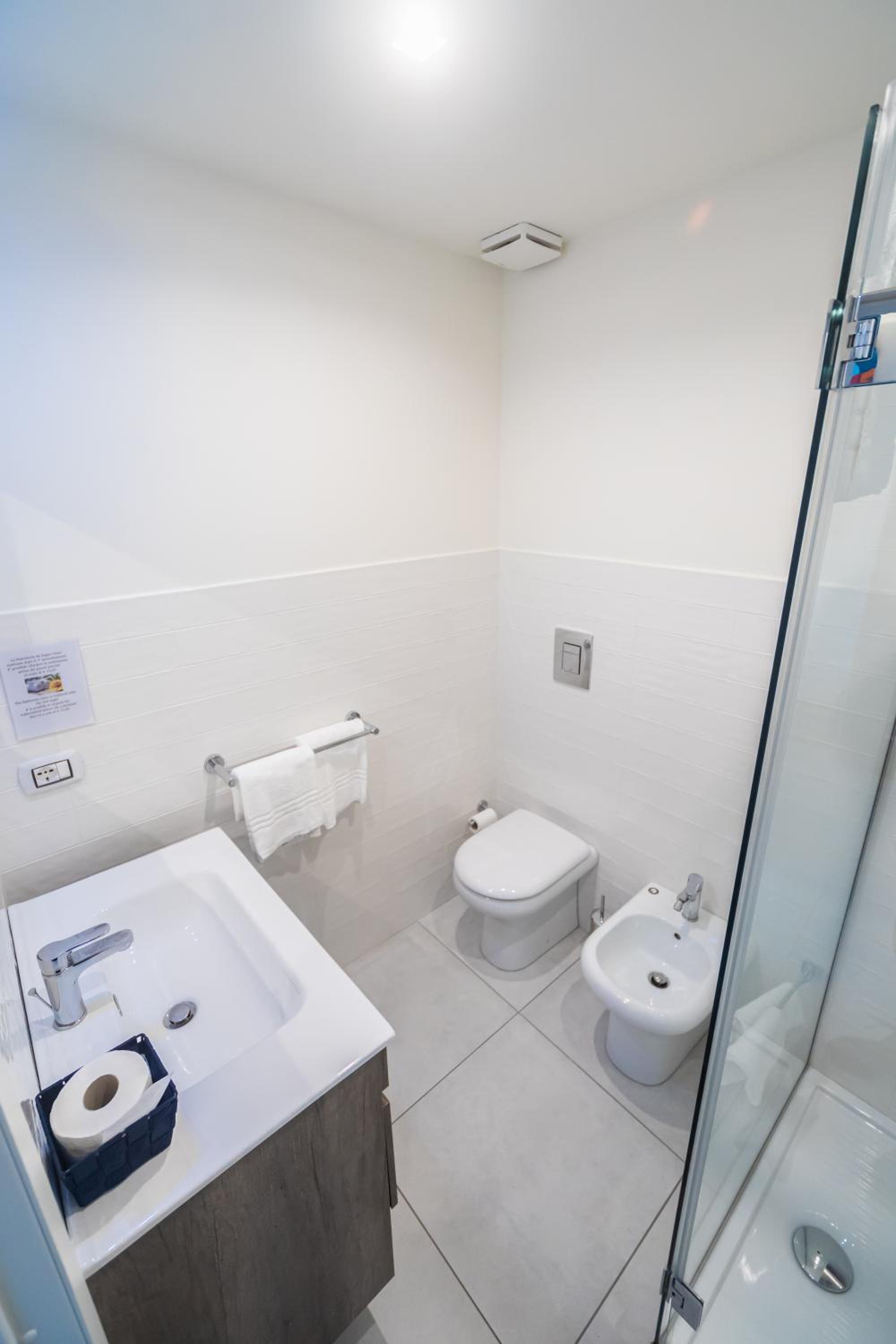 Double Room - Photo 12