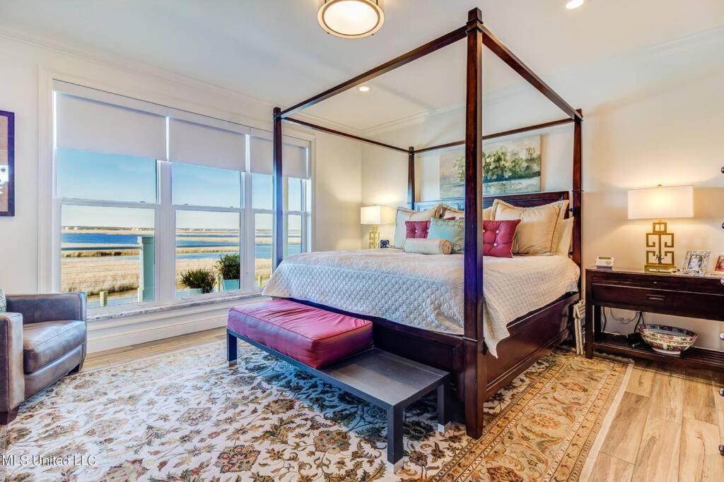 Four-Bedroom House photo 1